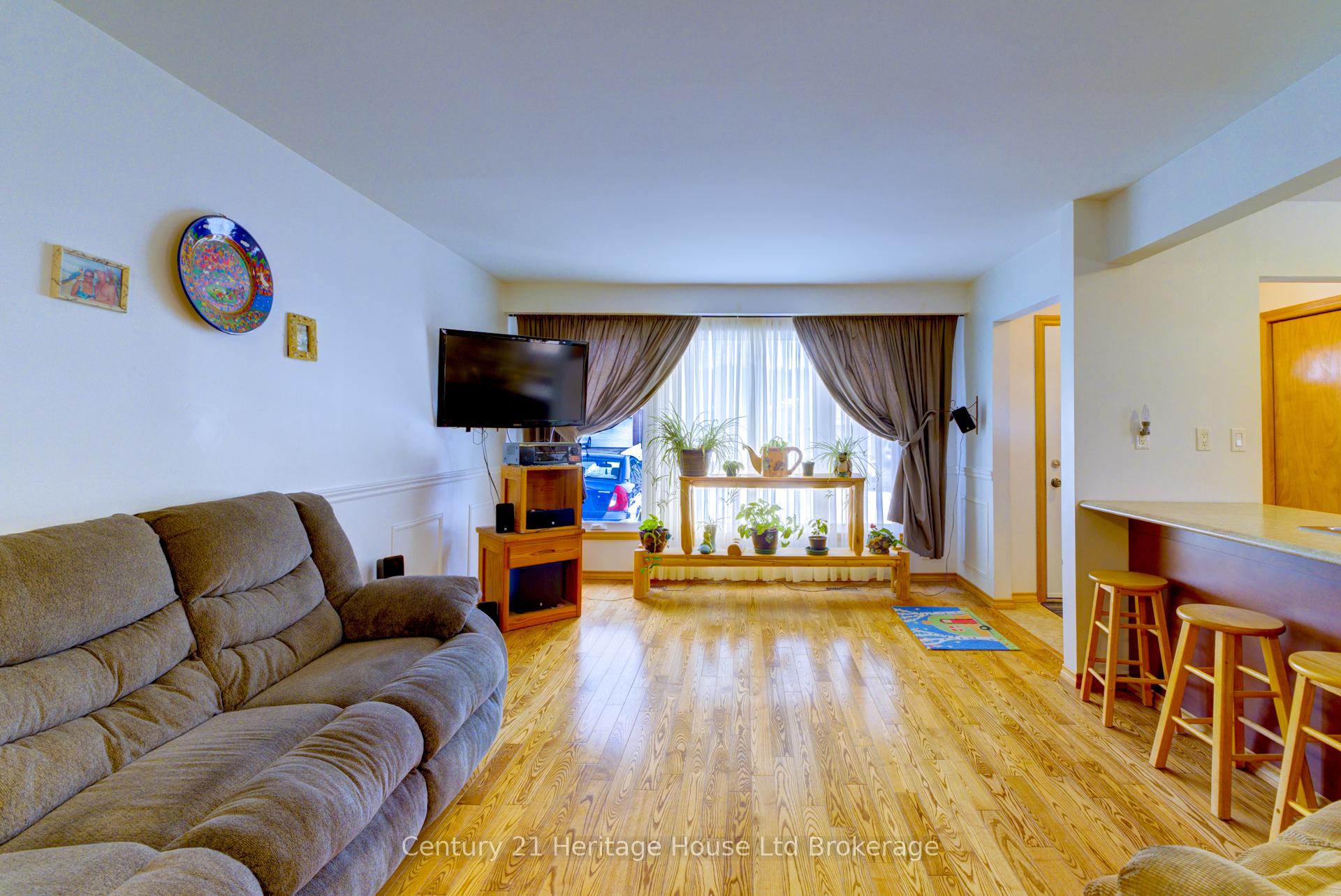 Photo 8 of 72 Magnolia Drive, Brant, Paris — HOMEH