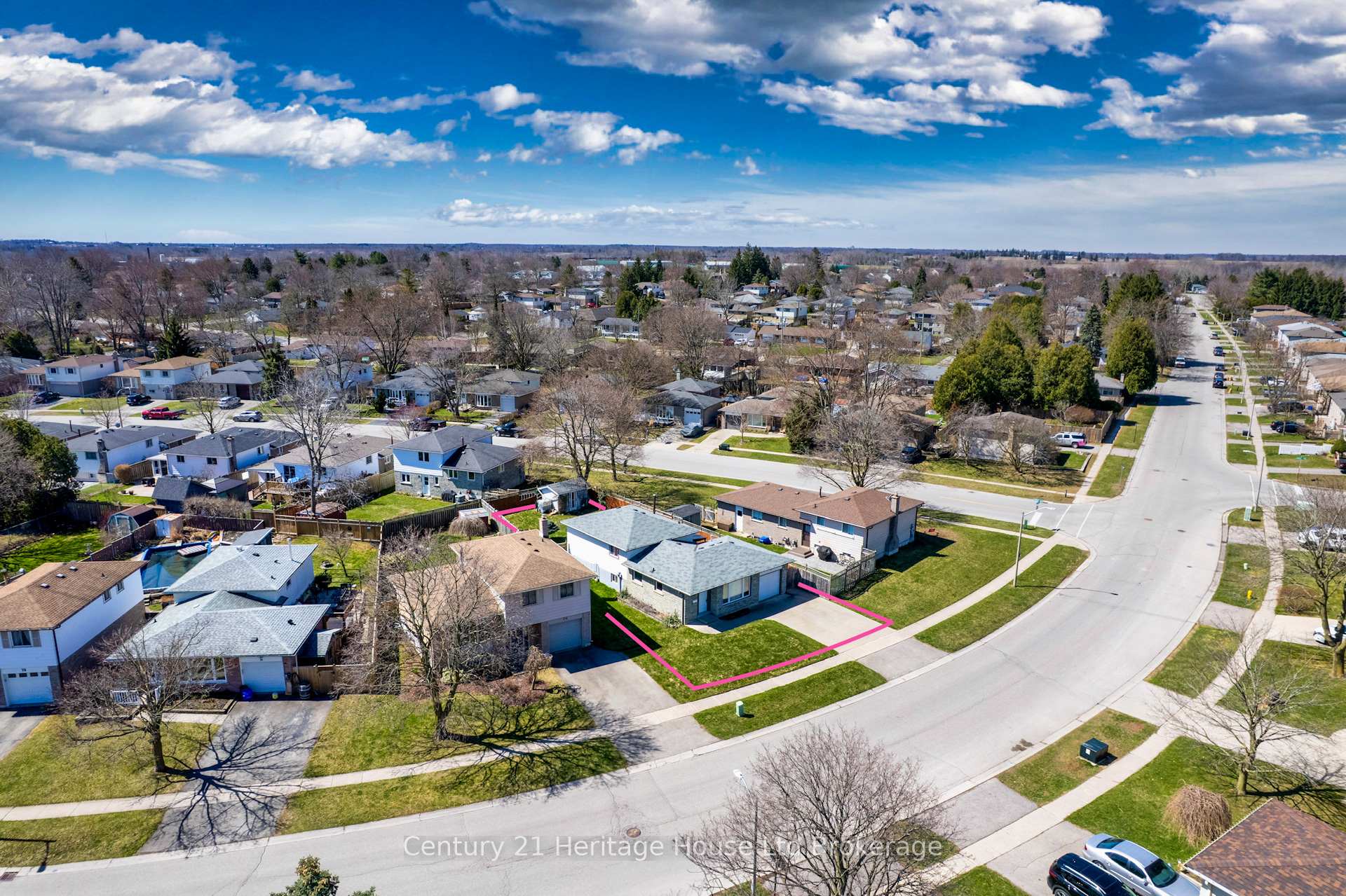 Photo 42 of 72 Magnolia Drive, Brant, Paris — HOMEH