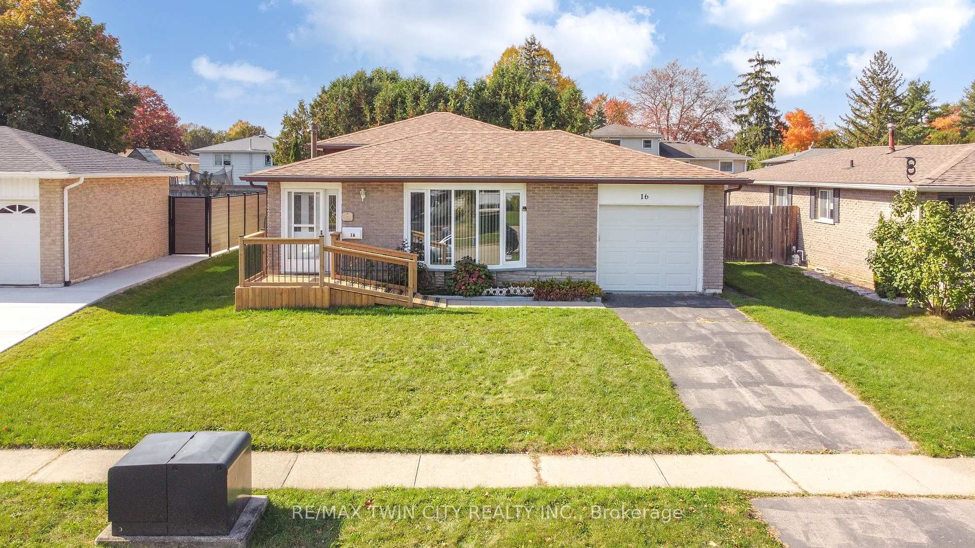 Photo 1 of 16 Larkspur Lane, Brant, Paris — HOMEH