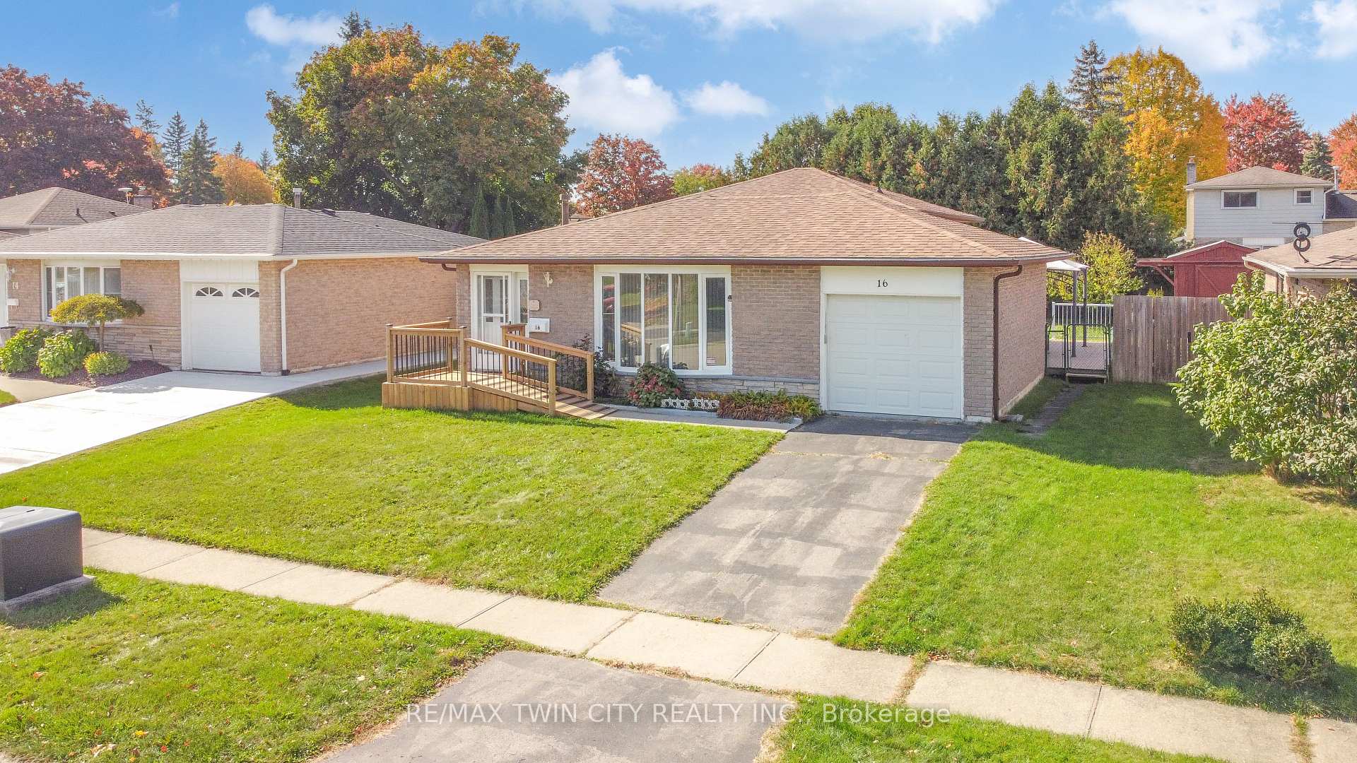 Photo 2 of 16 Larkspur Lane, Brant, Paris — HOMEH