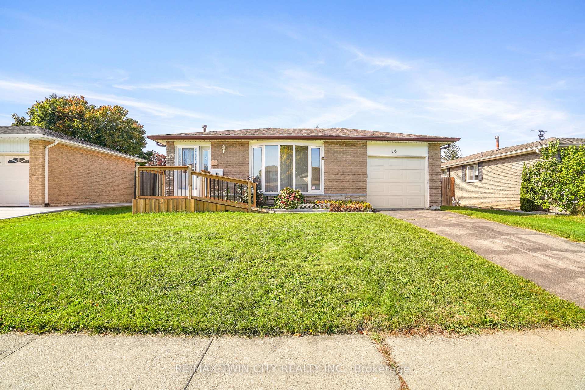 Photo 3 of 16 Larkspur Lane, Brant, Paris — HOMEH