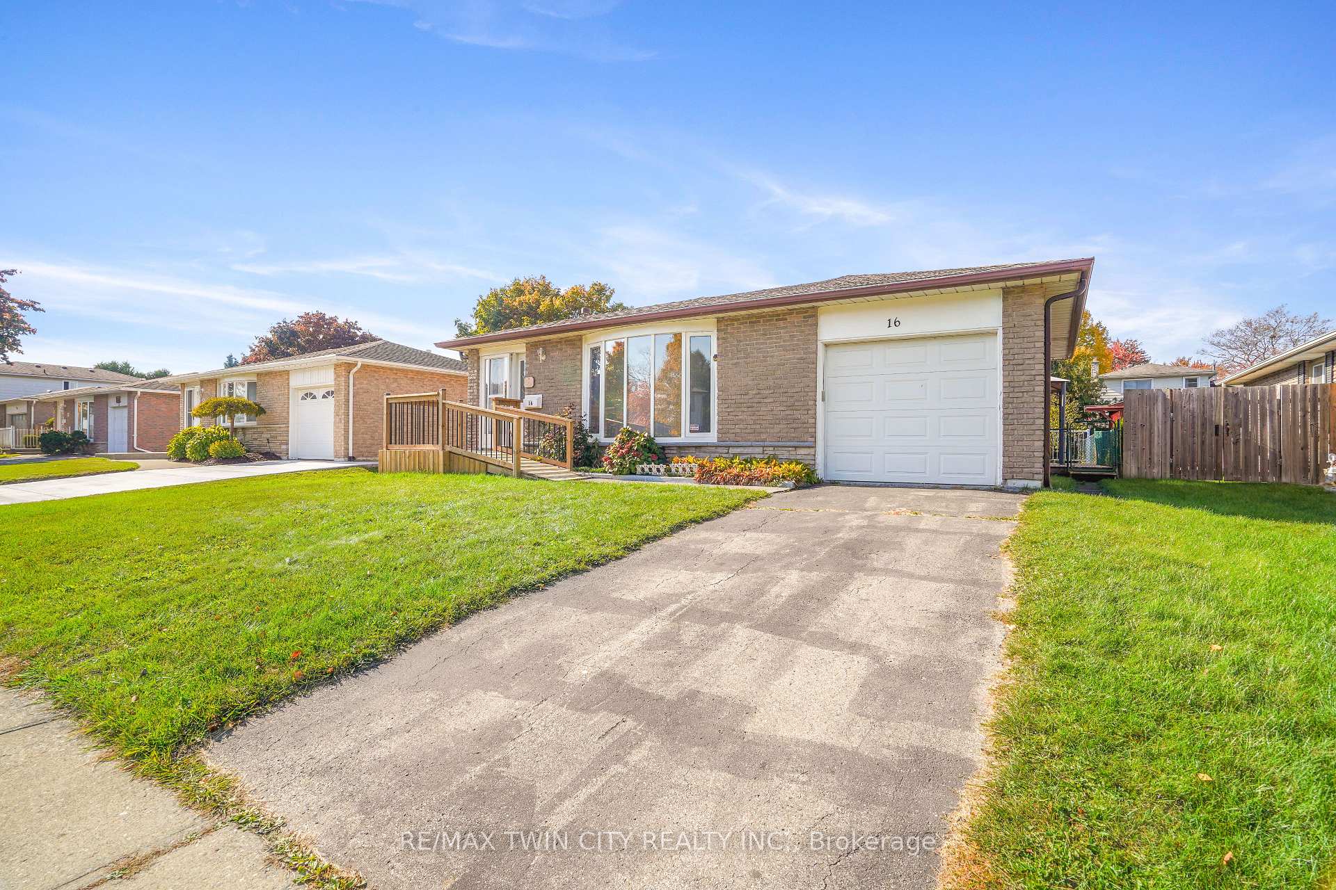 Photo 8 of 16 Larkspur Lane, Brant, Paris — HOMEH