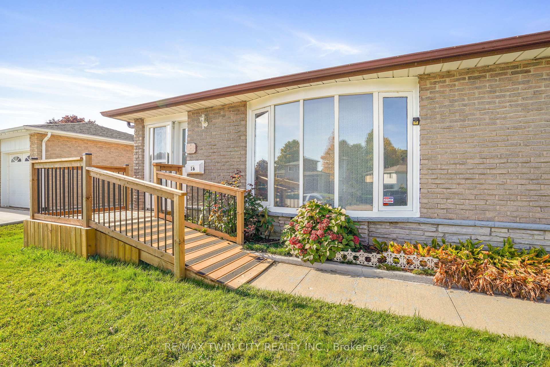 Photo 5 of 16 Larkspur Lane, Brant, Paris — HOMEH