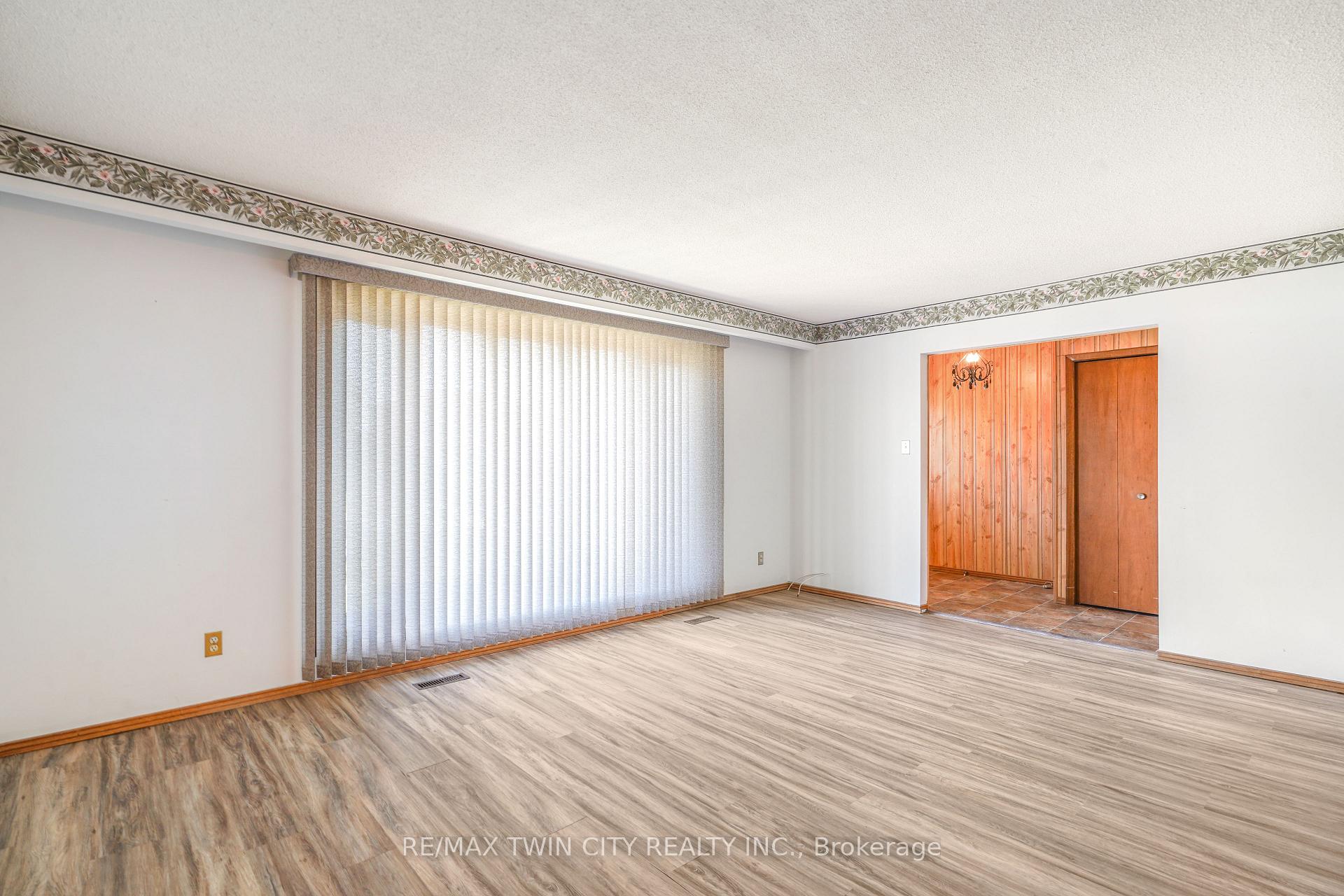 Photo 7 of 16 Larkspur Lane, Brant, Paris — HOMEH