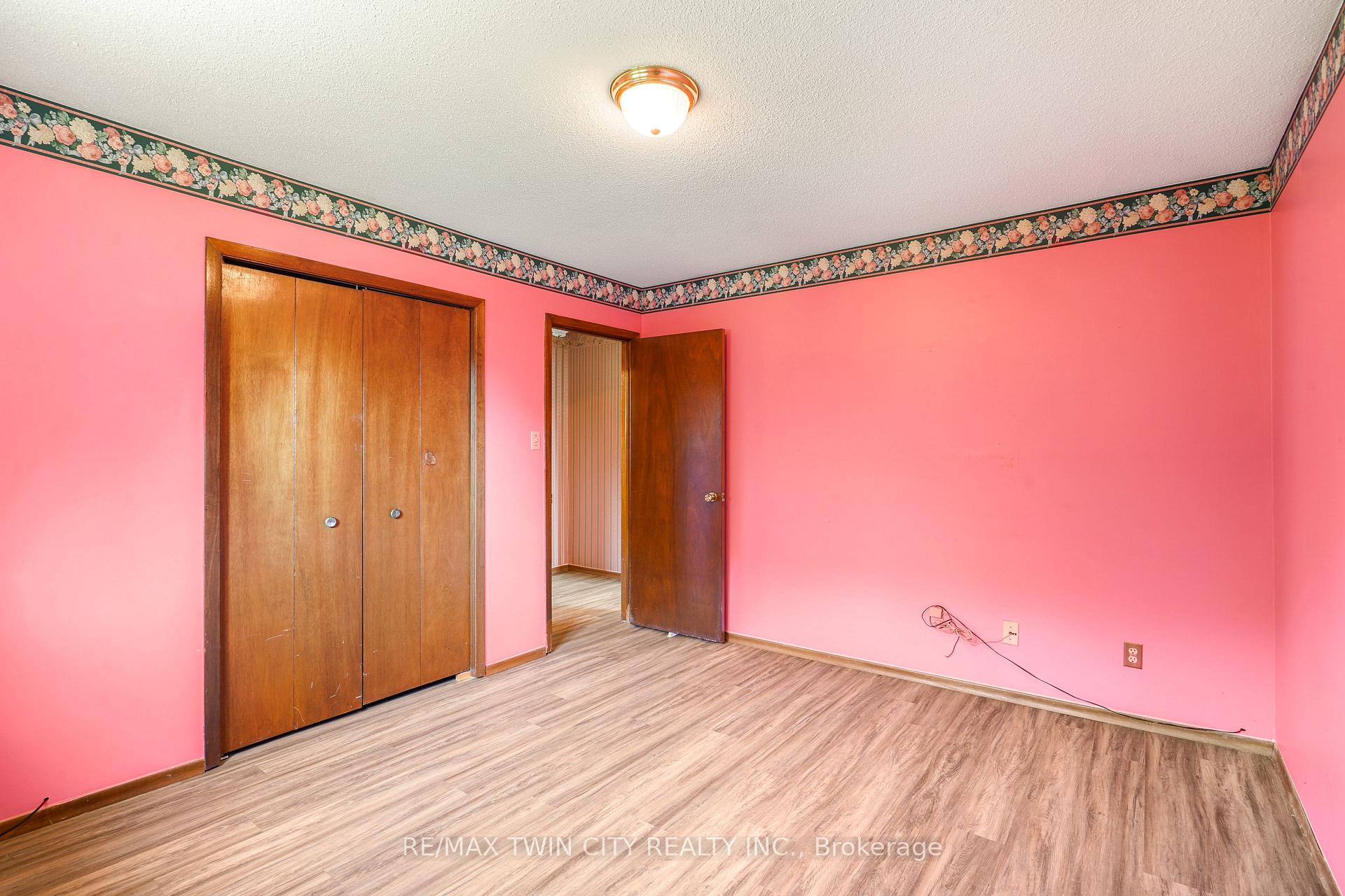 Photo 19 of 16 Larkspur Lane, Brant, Paris — HOMEH