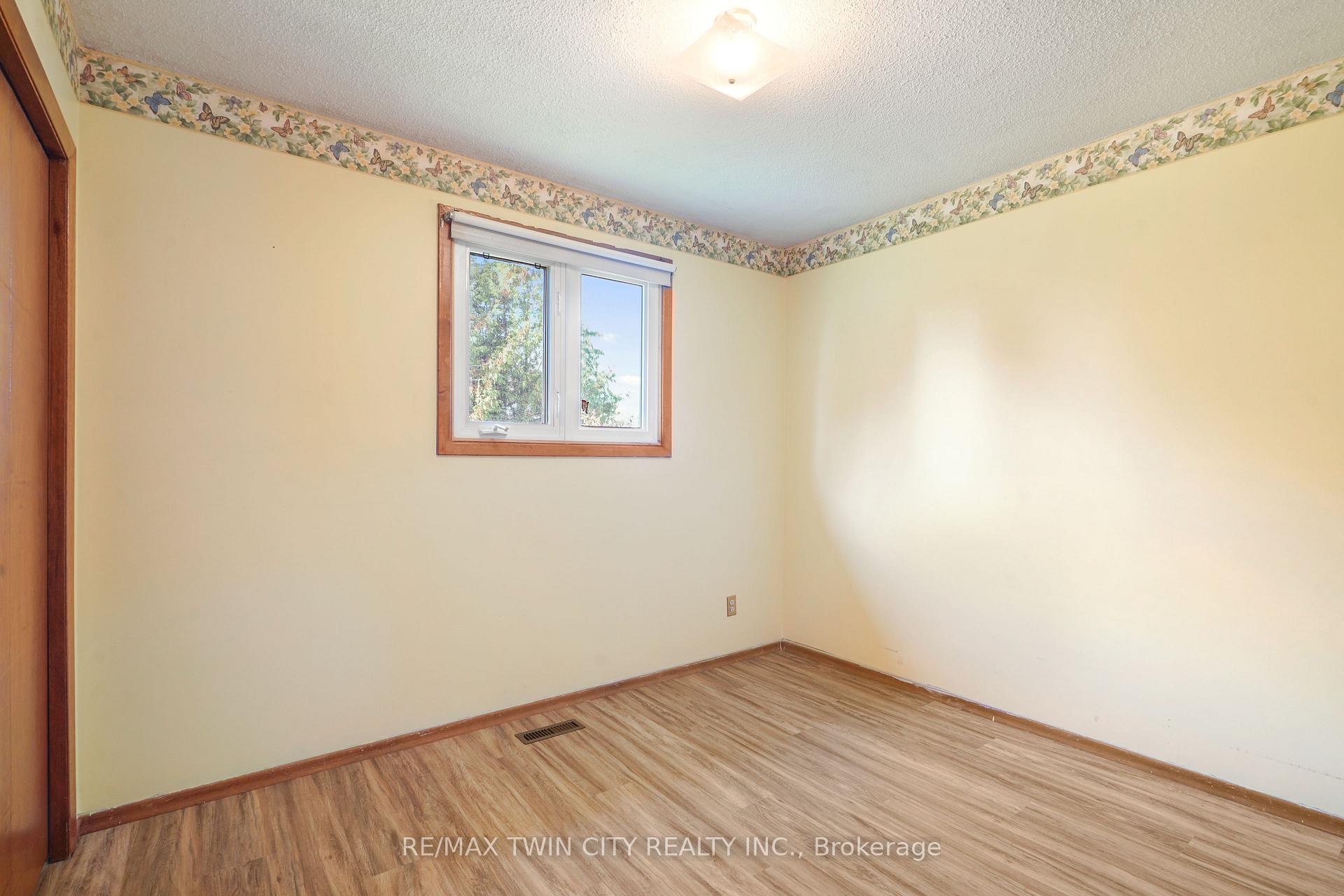Photo 16 of 16 Larkspur Lane, Brant, Paris — HOMEH