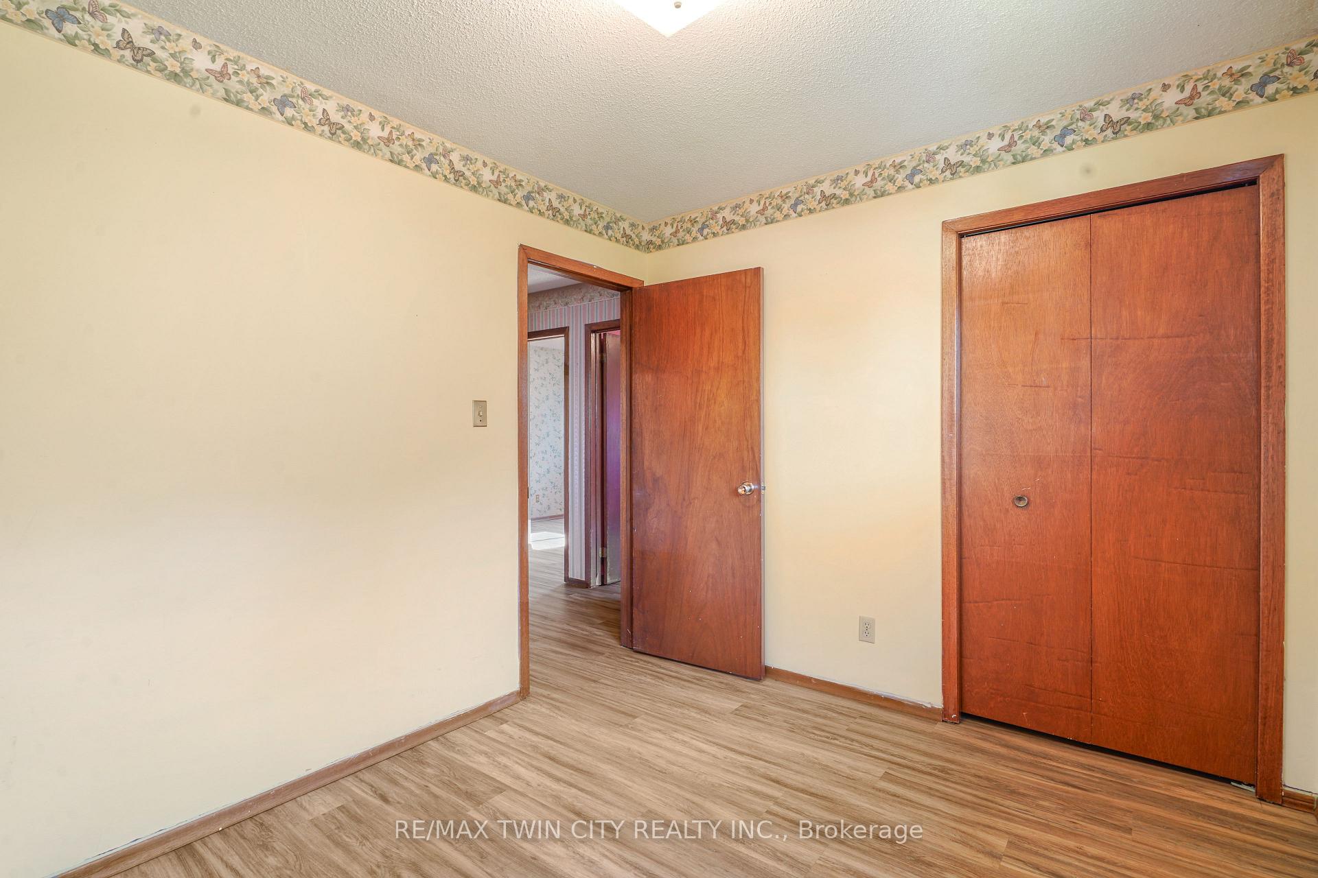 Photo 15 of 16 Larkspur Lane, Brant, Paris — HOMEH