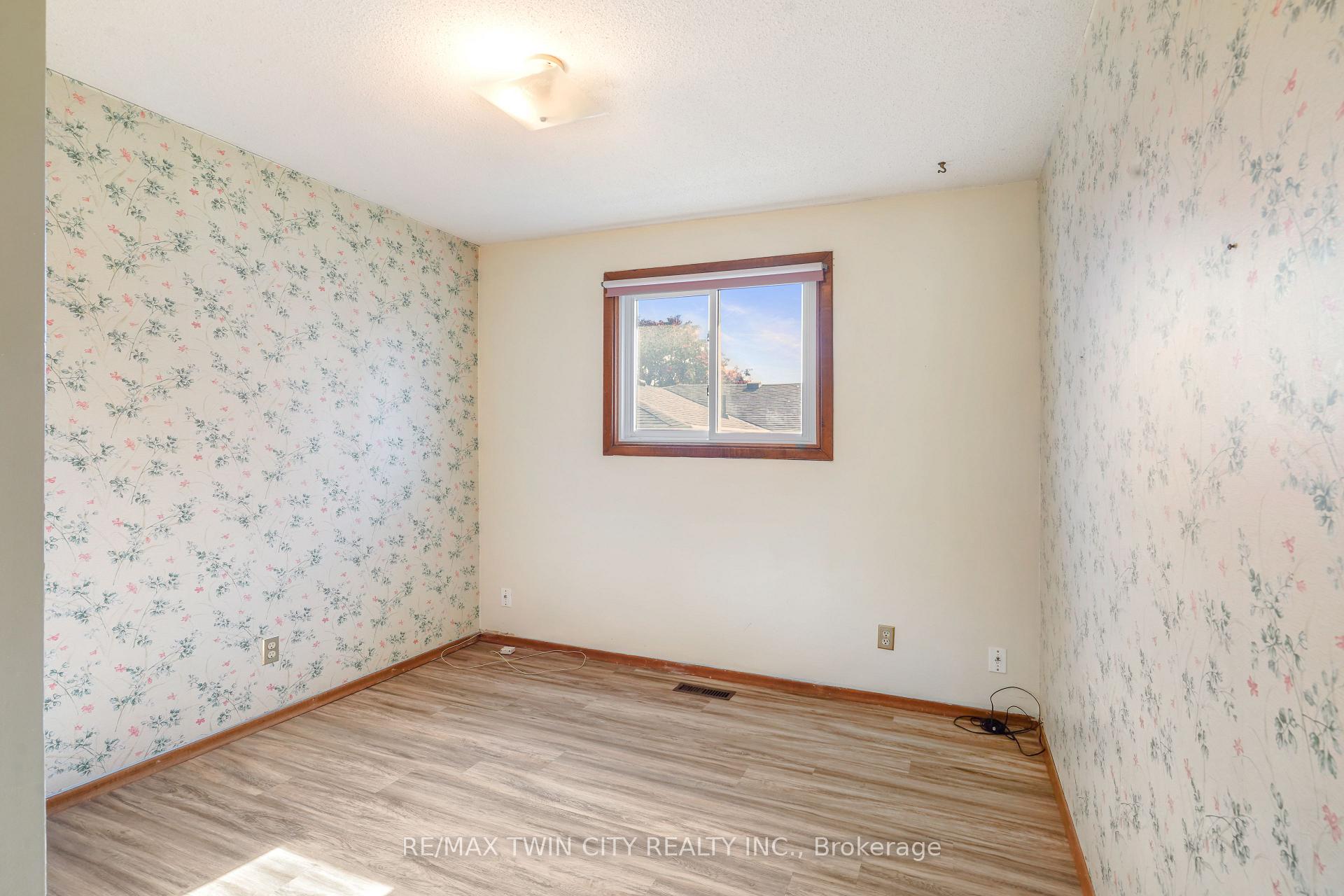 Photo 18 of 16 Larkspur Lane, Brant, Paris — HOMEH