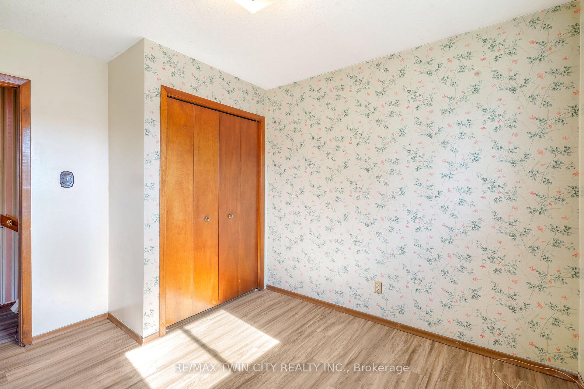 Photo 21 of 16 Larkspur Lane, Brant, Paris — HOMEH