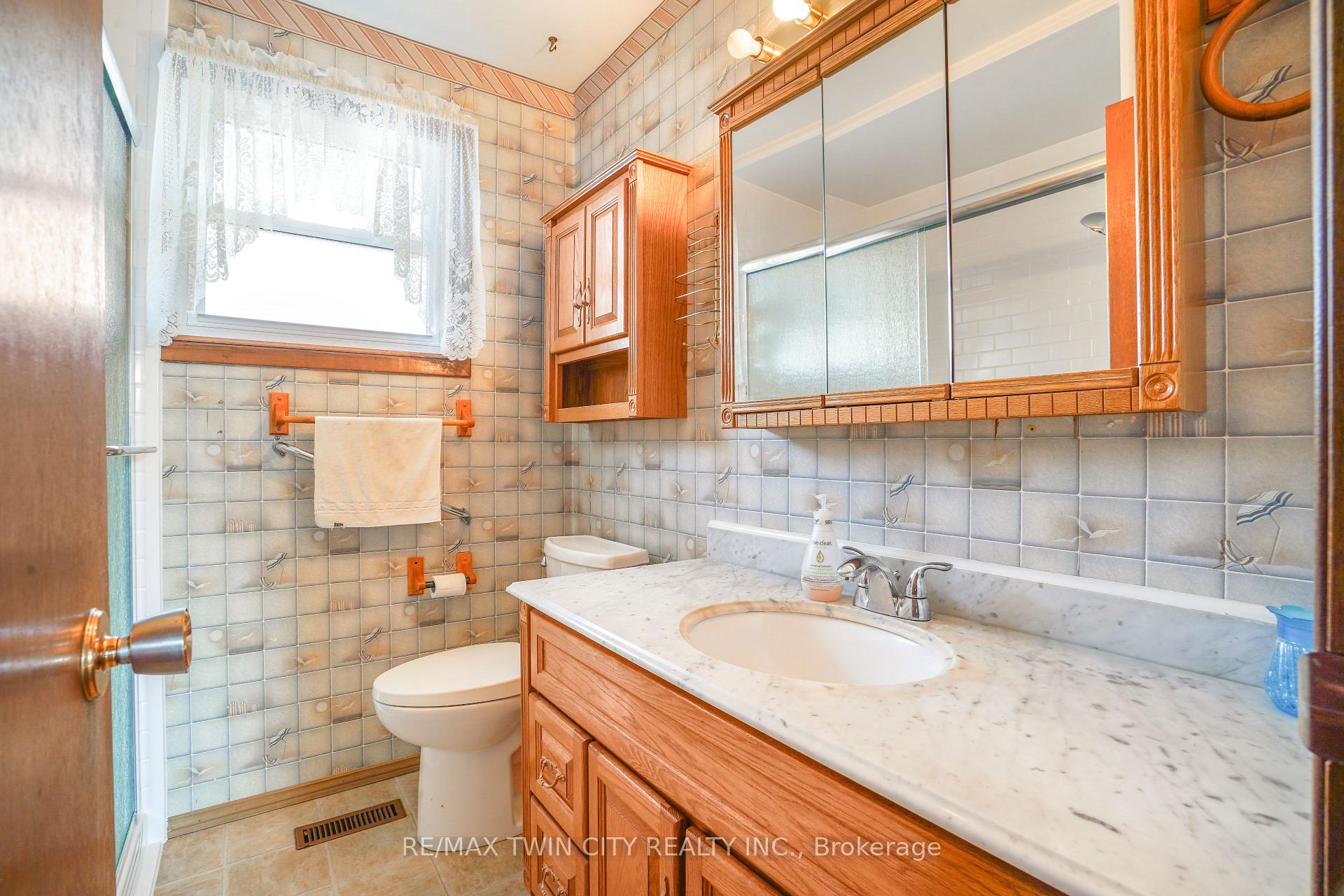 Photo 22 of 16 Larkspur Lane, Brant, Paris — HOMEH