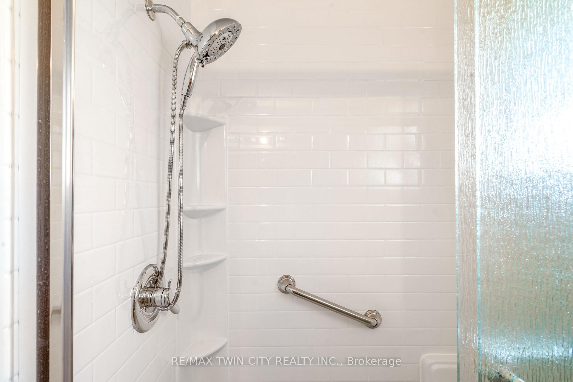 Photo 20 of 16 Larkspur Lane, Brant, Paris — HOMEH