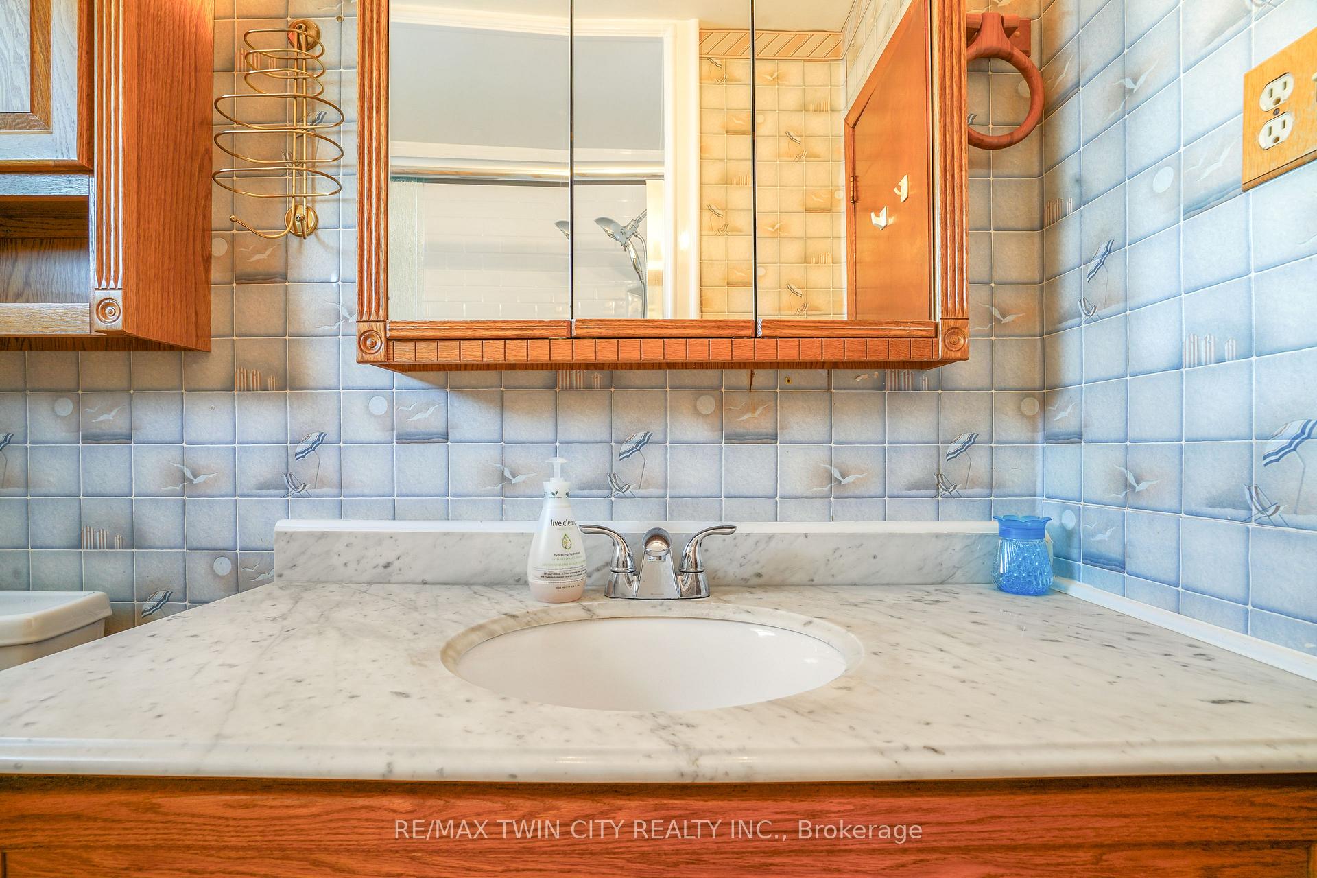 Photo 25 of 16 Larkspur Lane, Brant, Paris — HOMEH