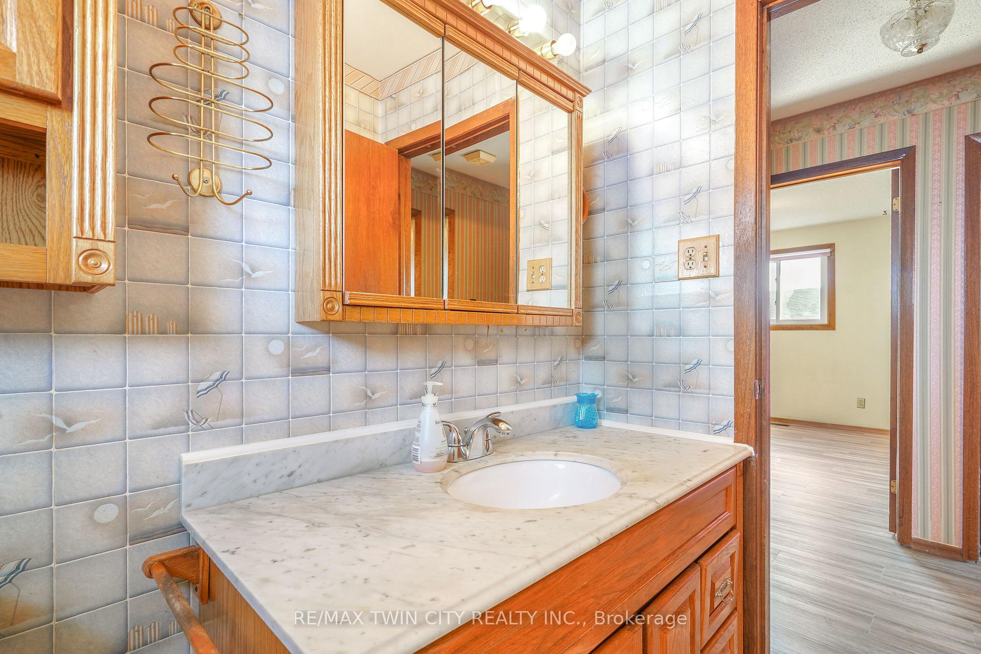 Photo 26 of 16 Larkspur Lane, Brant, Paris — HOMEH