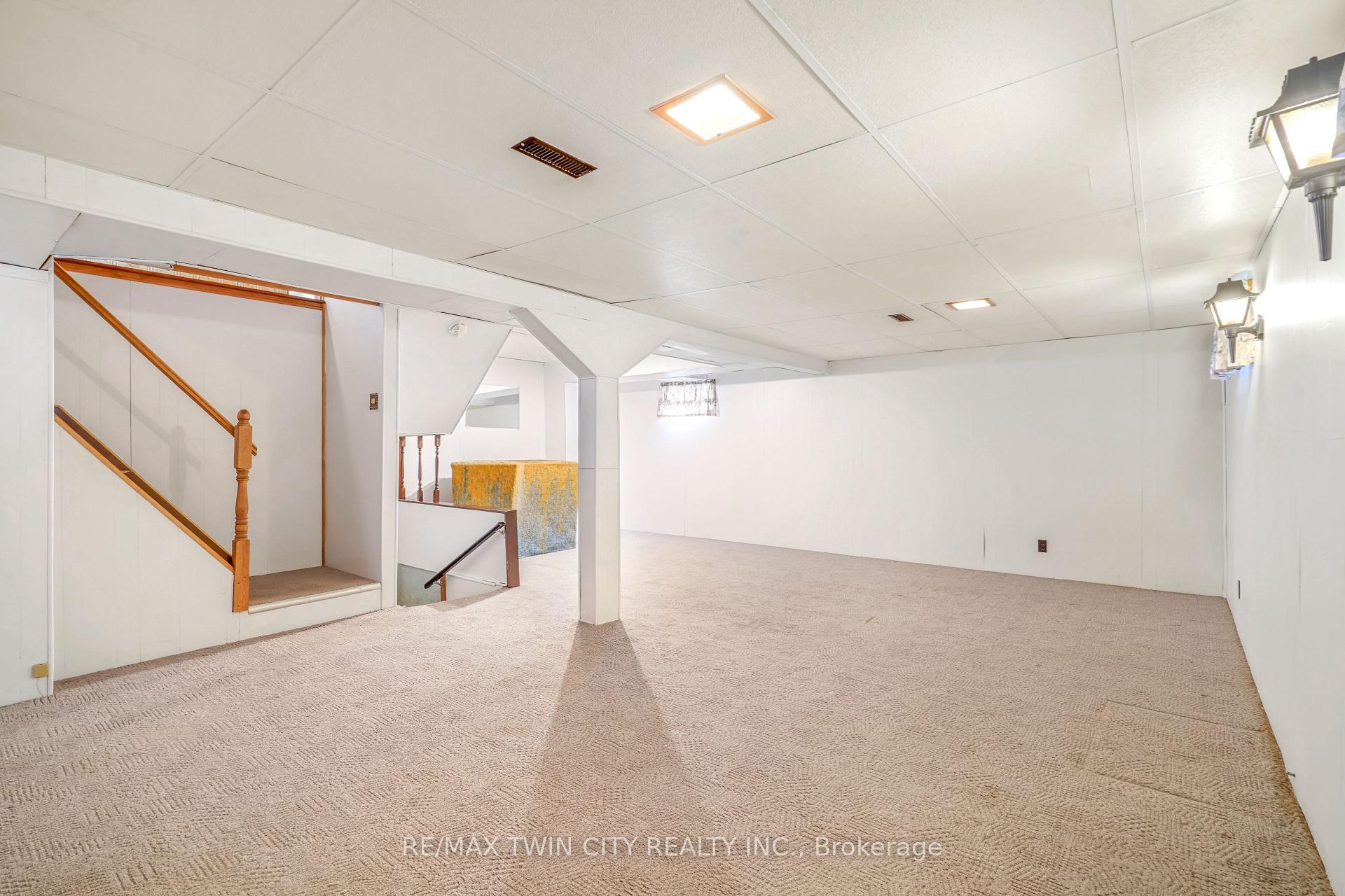 Photo 28 of 16 Larkspur Lane, Brant, Paris — HOMEH