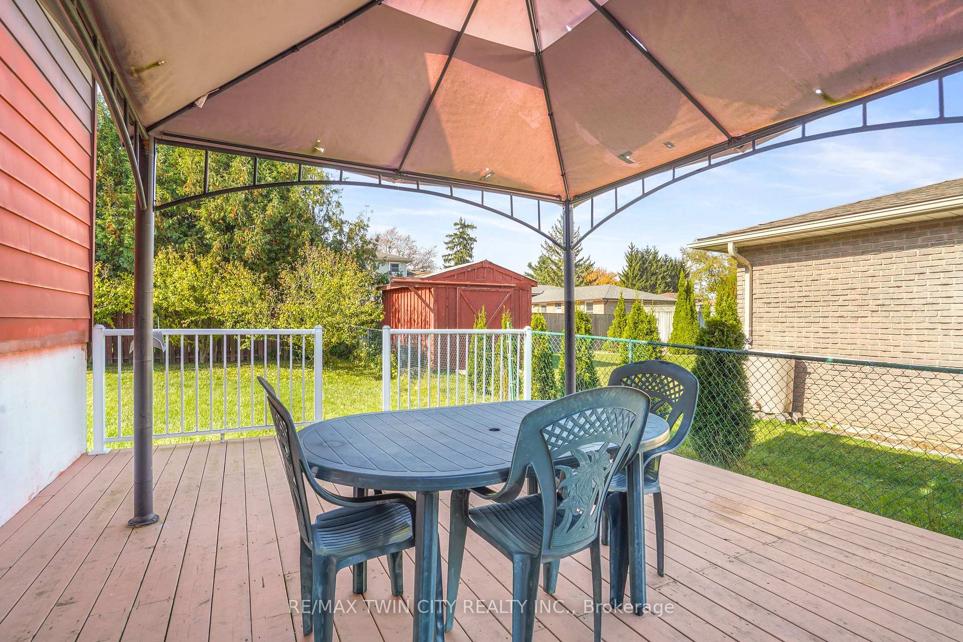 Photo 34 of 16 Larkspur Lane, Brant, Paris — HOMEH