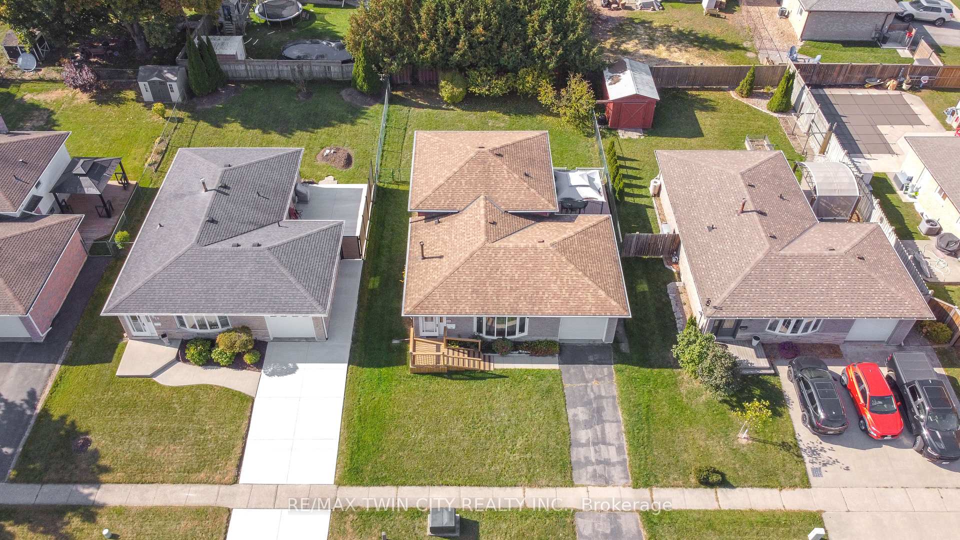 Photo 38 of 16 Larkspur Lane, Brant, Paris — HOMEH