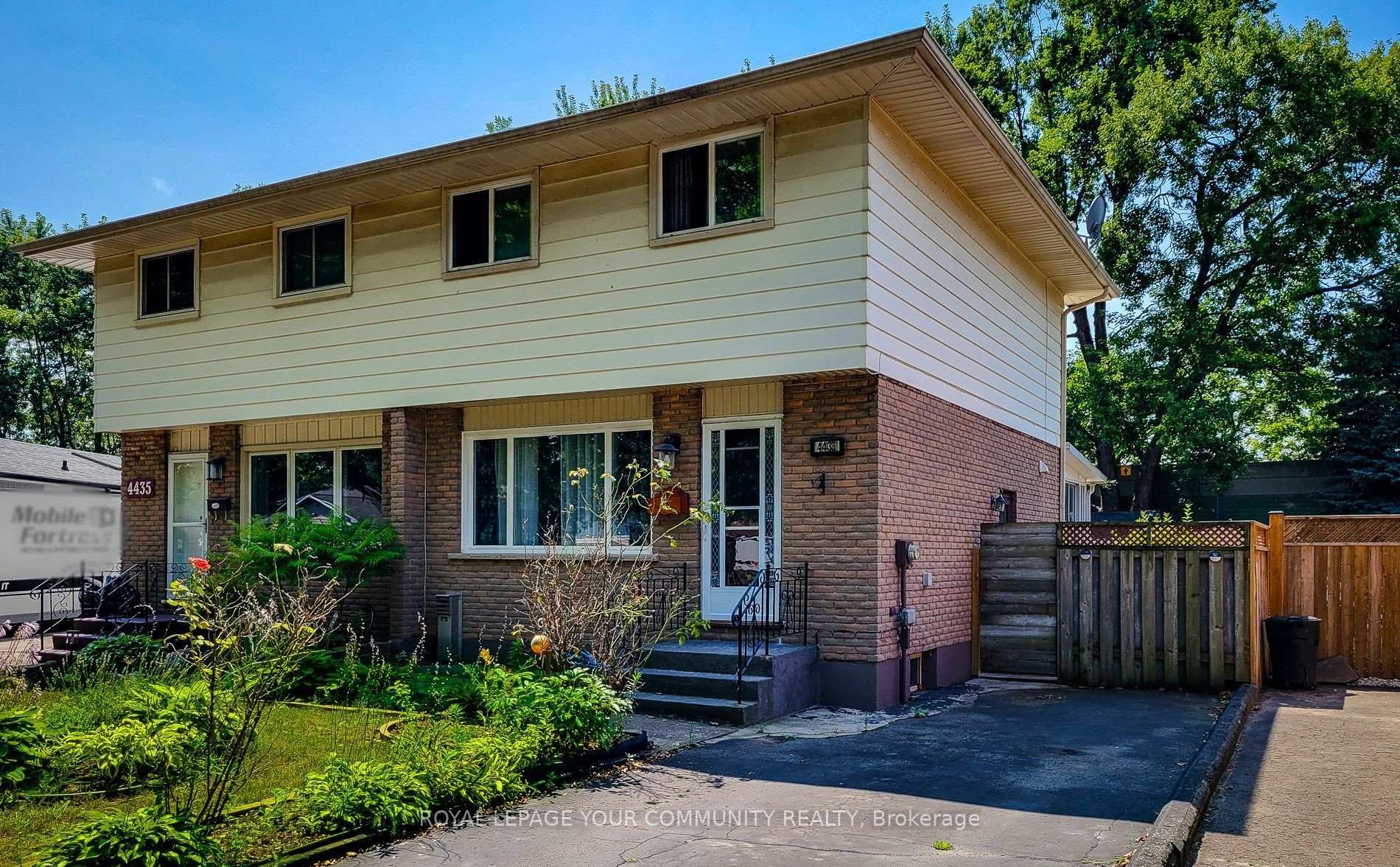 Front of 4433 Meadowvale Drive