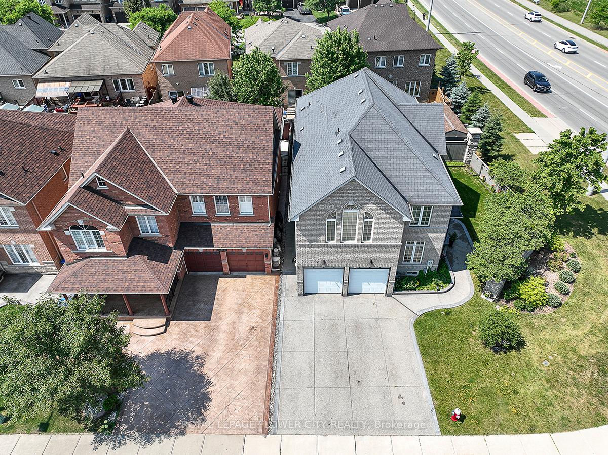Front of 2 Yellow Avens Boulevard