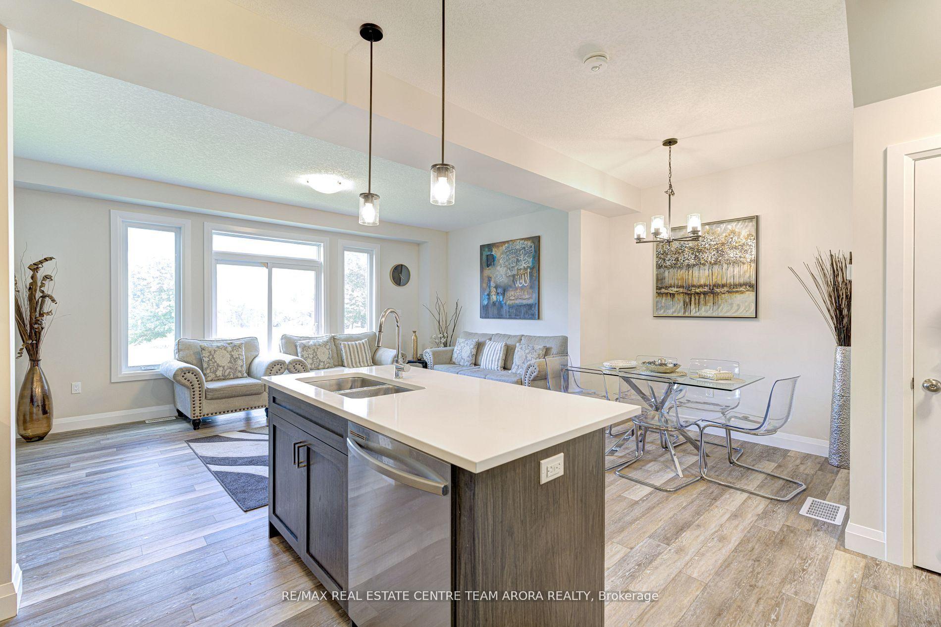 Photo 10 of Unit 7, 143 Elgin Street N, Cambridge — HOMEH