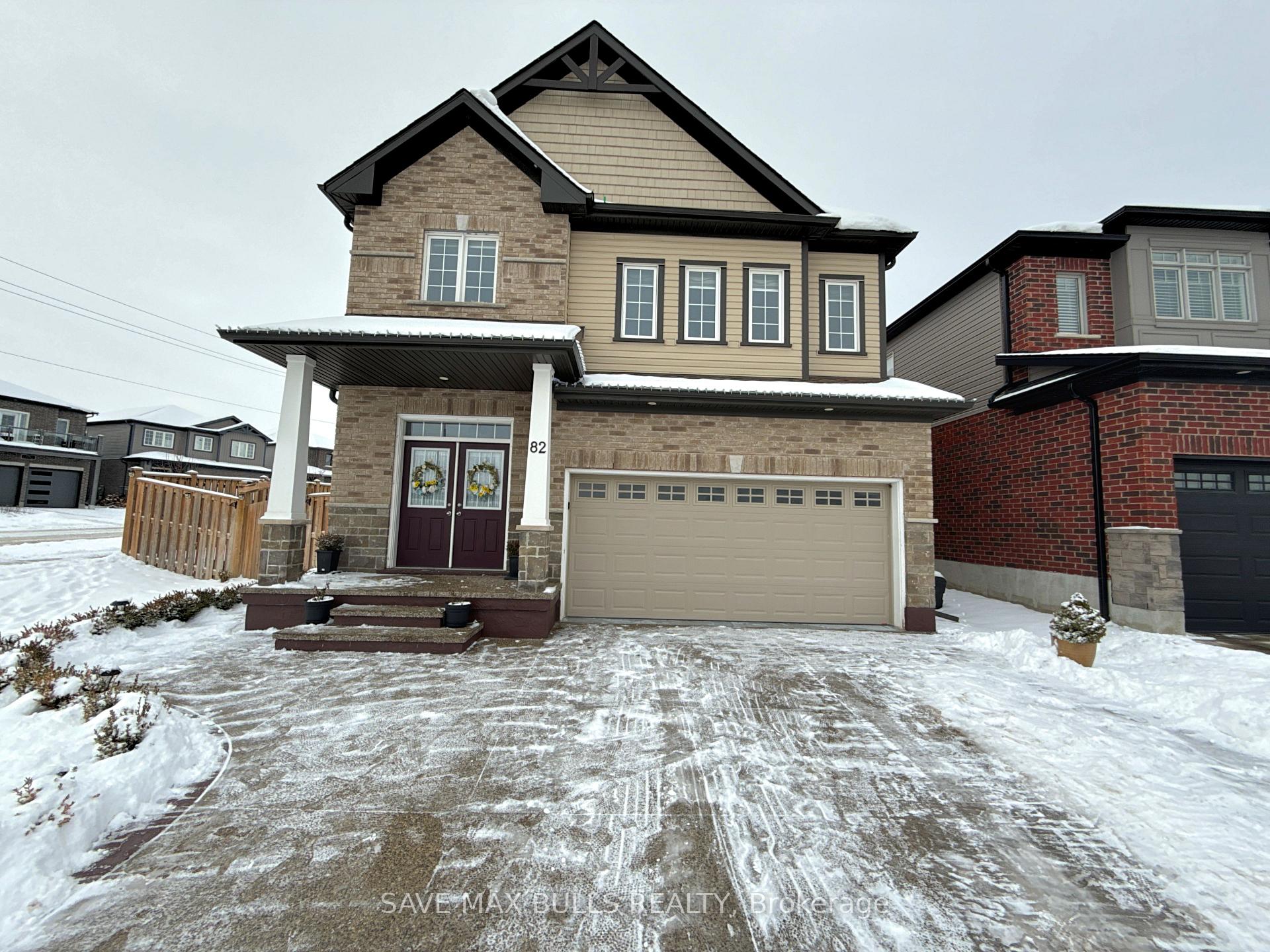 Front of 82 Castlebay Street