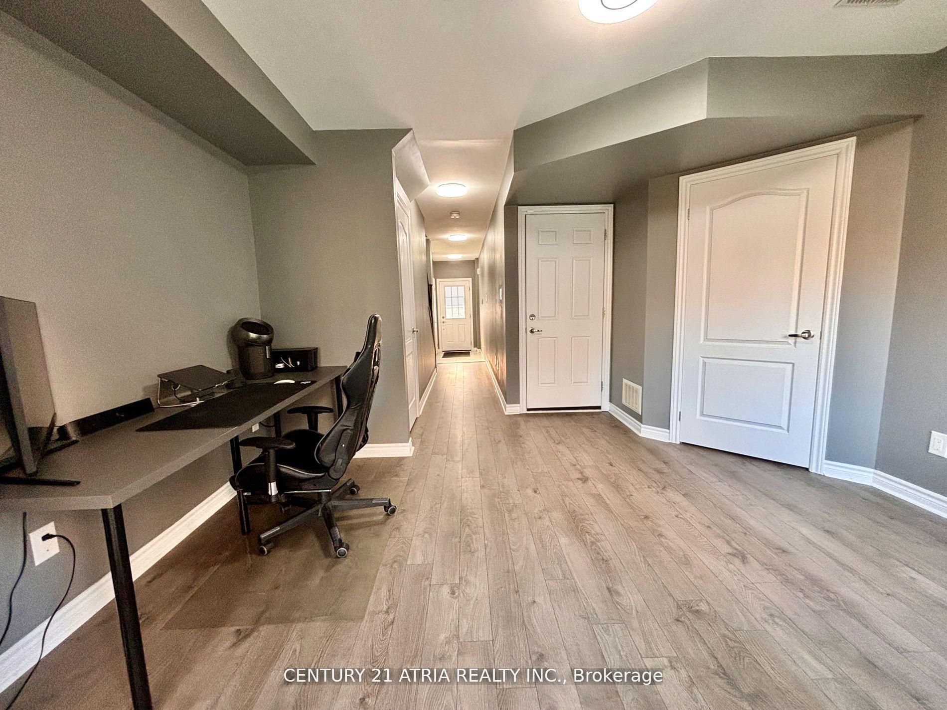 Photo 2 of 119 Ferris Square, Clarington, Courtice — HOMEH