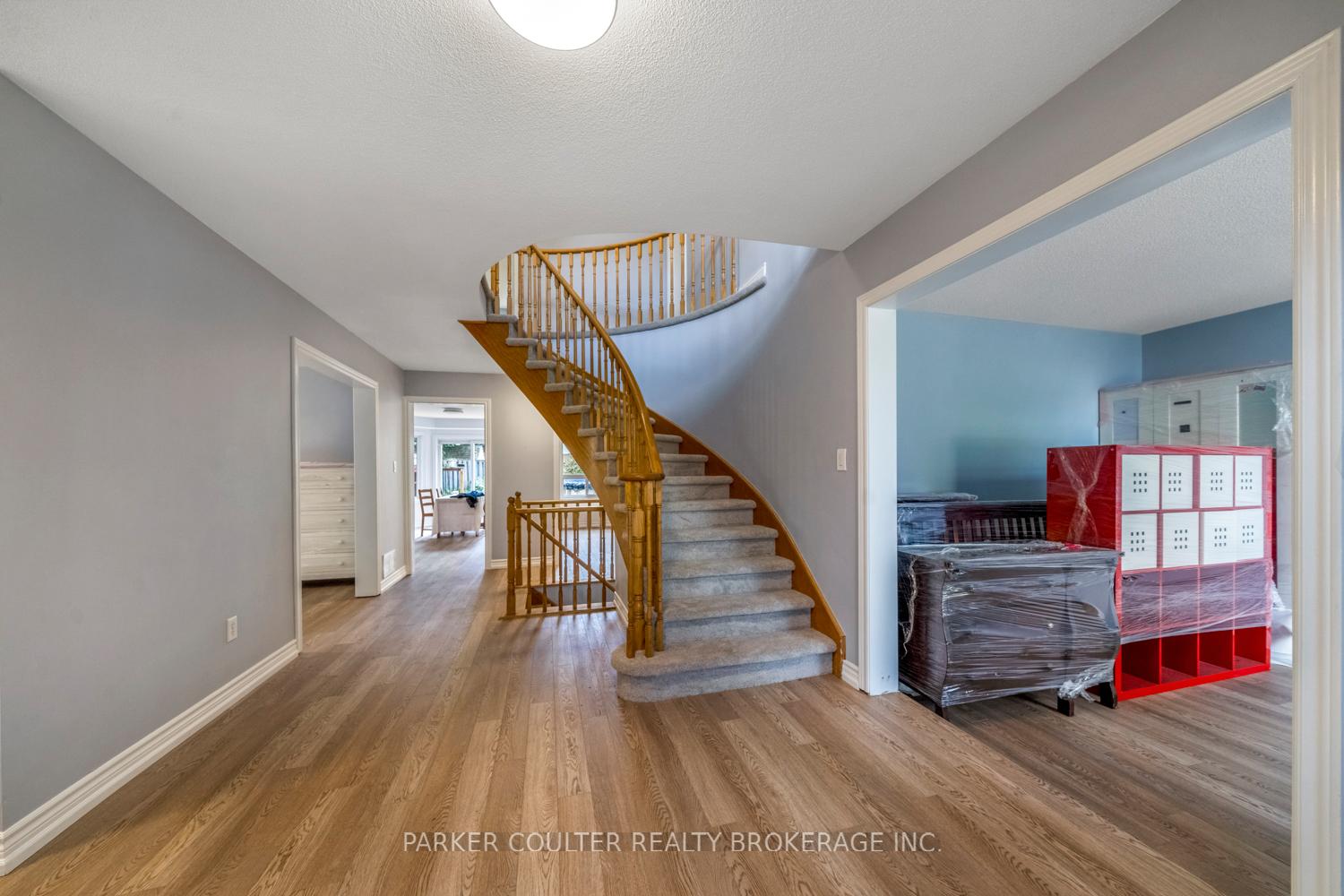 Photo 6 of 40 Ford Street, Barrie, West Bayfield — HOMEH