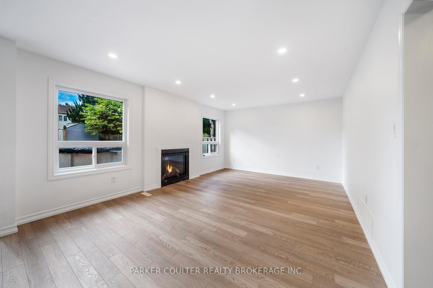 Photo 11 of 40 Ford Street, Barrie, West Bayfield — HOMEH