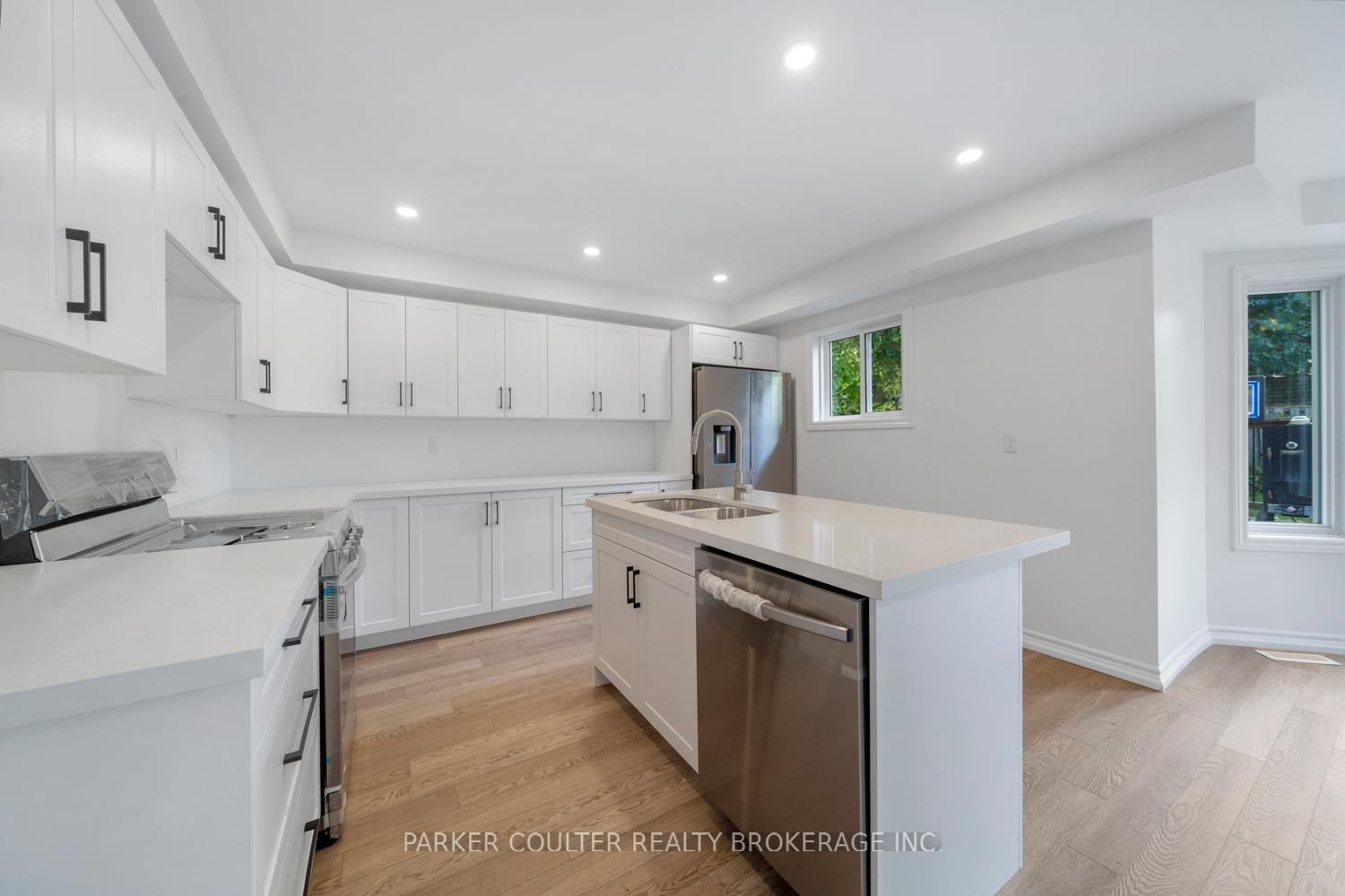 Photo 21 of 40 Ford Street, Barrie, West Bayfield — HOMEH