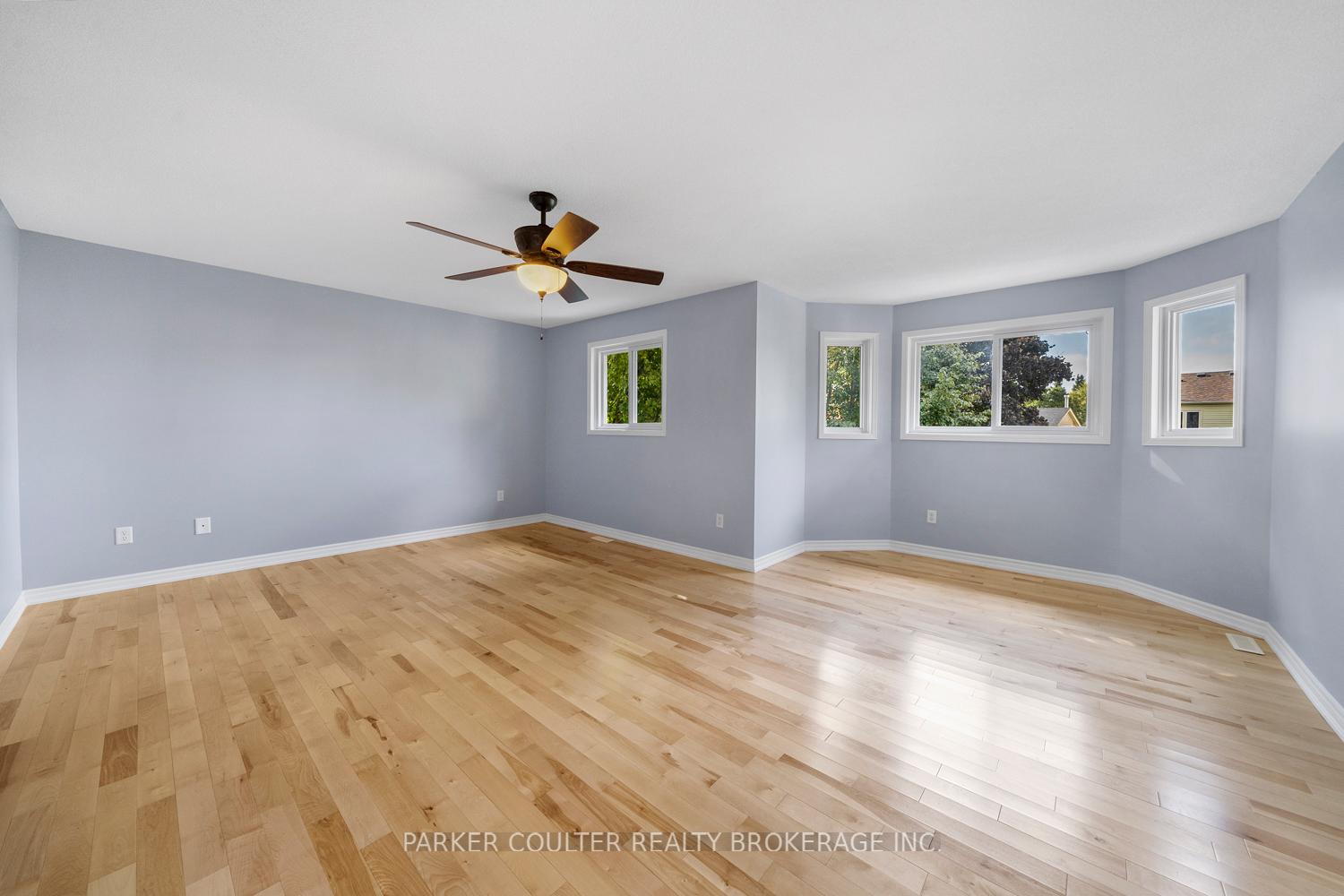 Photo 22 of 40 Ford Street, Barrie, West Bayfield — HOMEH
