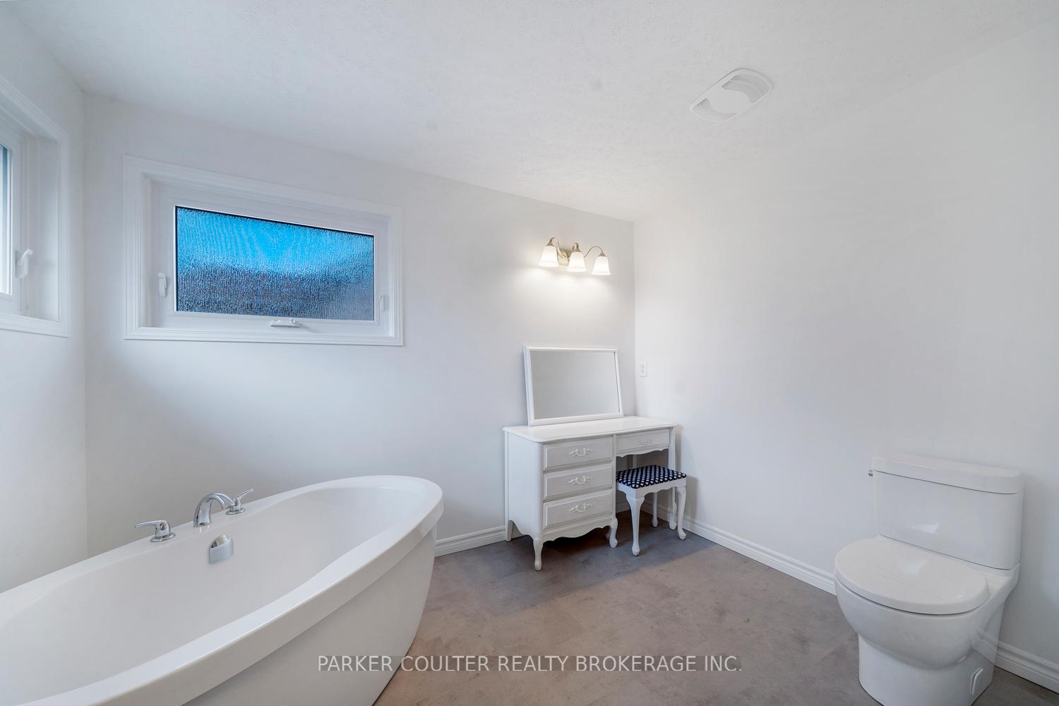 Photo 24 of 40 Ford Street, Barrie, West Bayfield — HOMEH