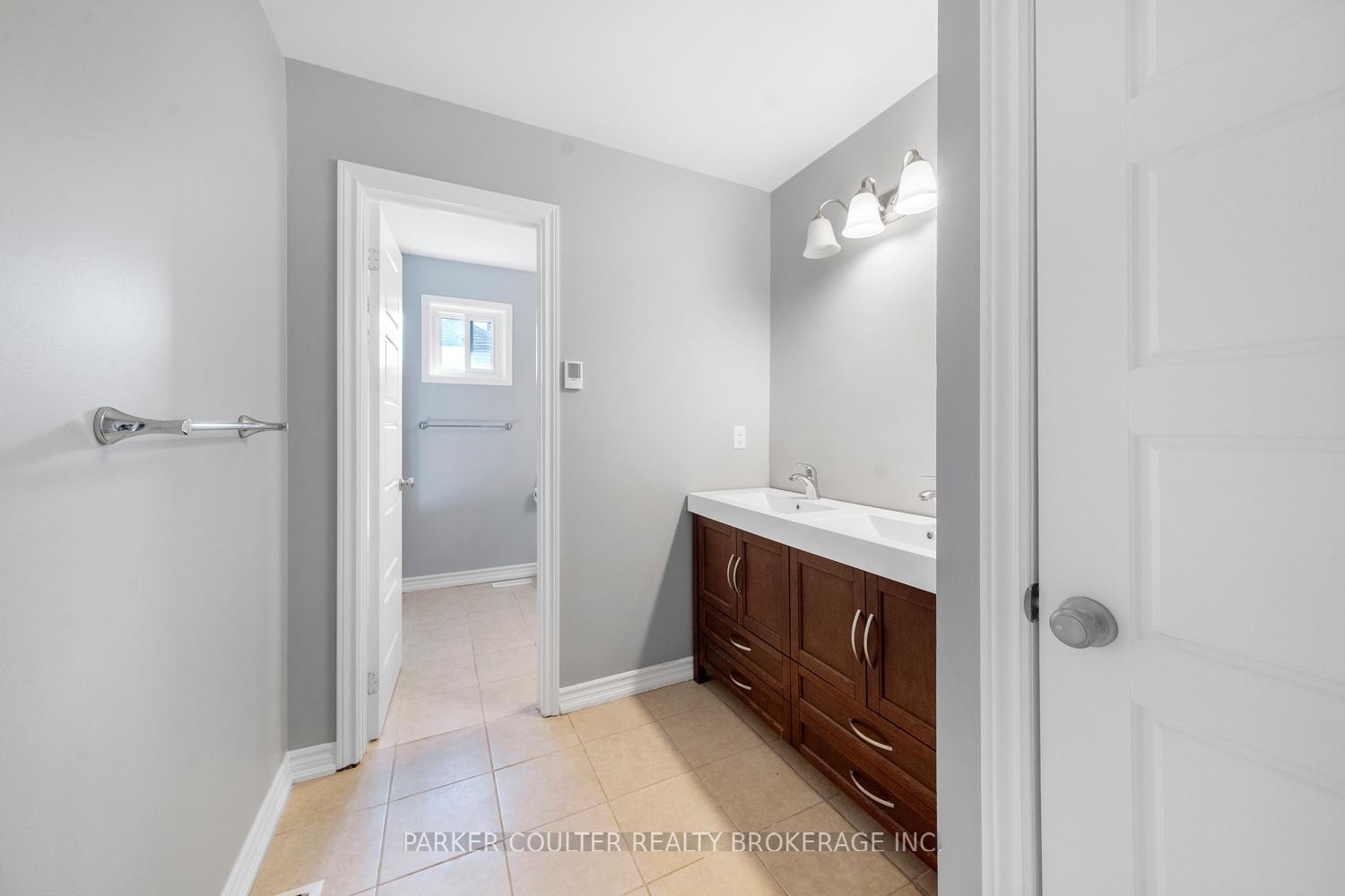 Photo 30 of 40 Ford Street, Barrie, West Bayfield — HOMEH