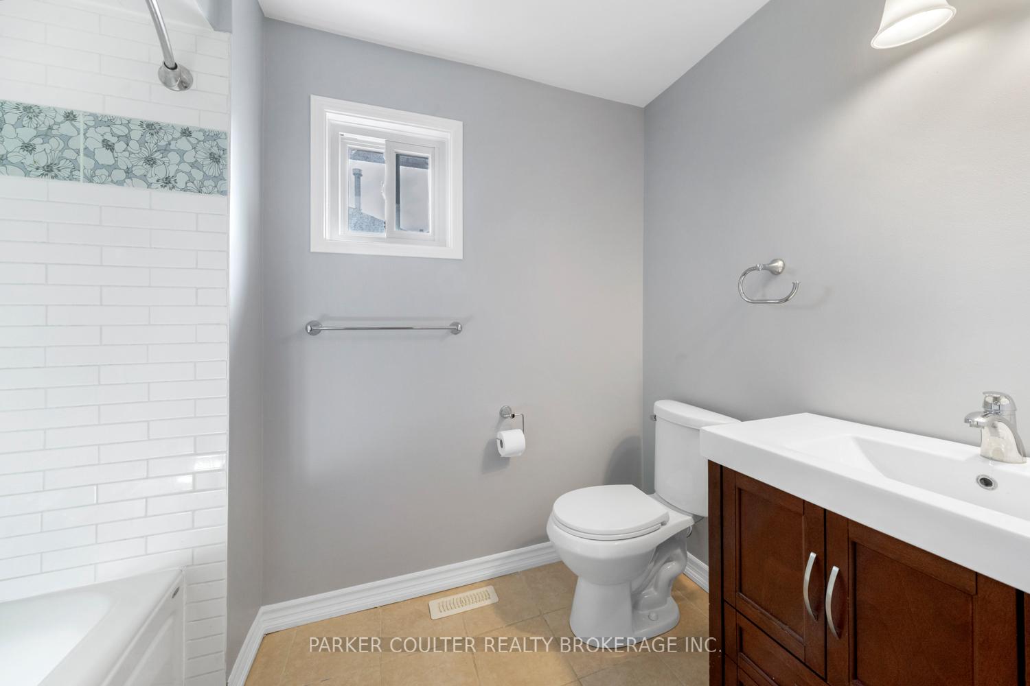 Photo 35 of 40 Ford Street, Barrie, West Bayfield — HOMEH