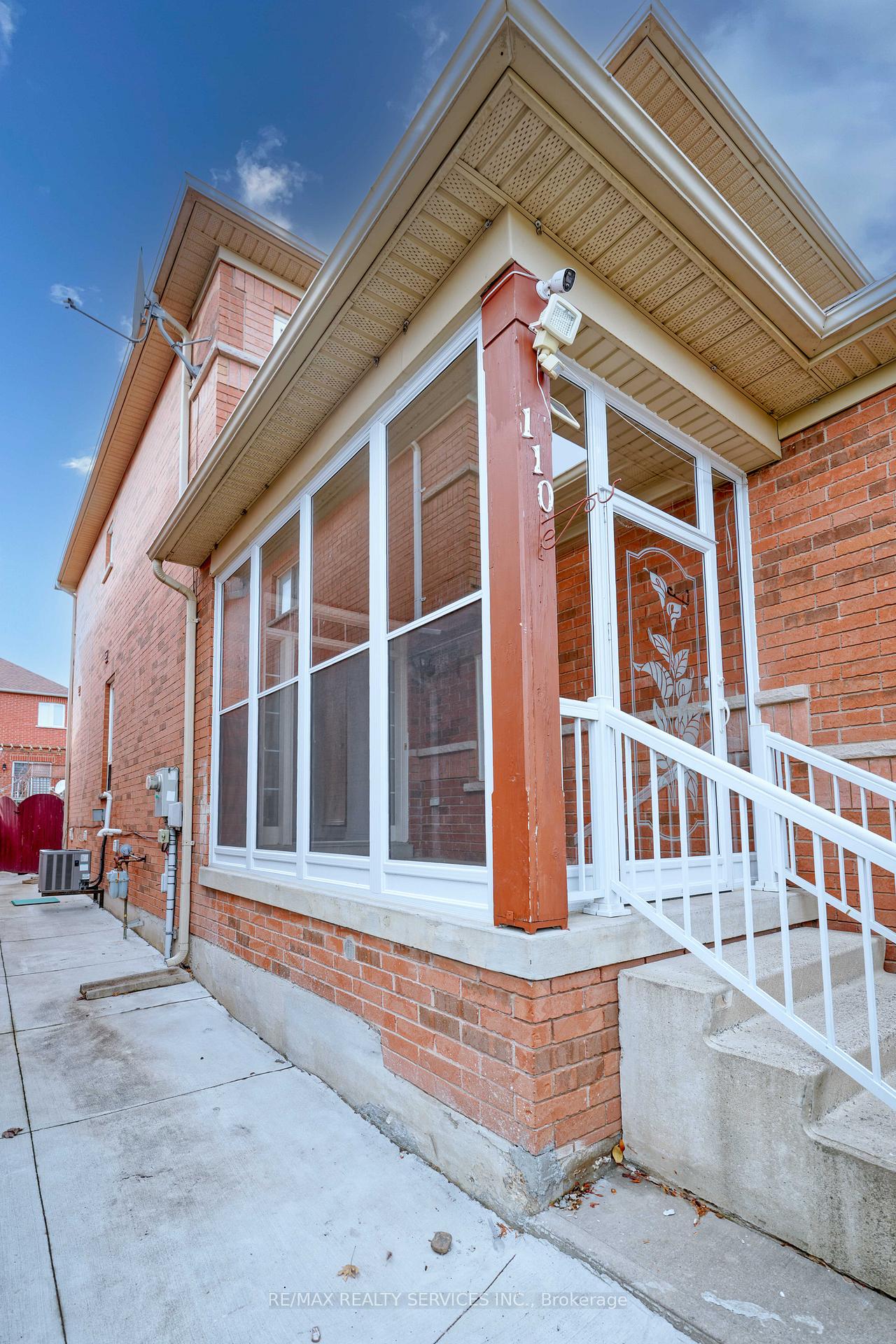 Photo 12 of 110 Nathaniel Crescent, Brampton, Brampton West — HOMEH