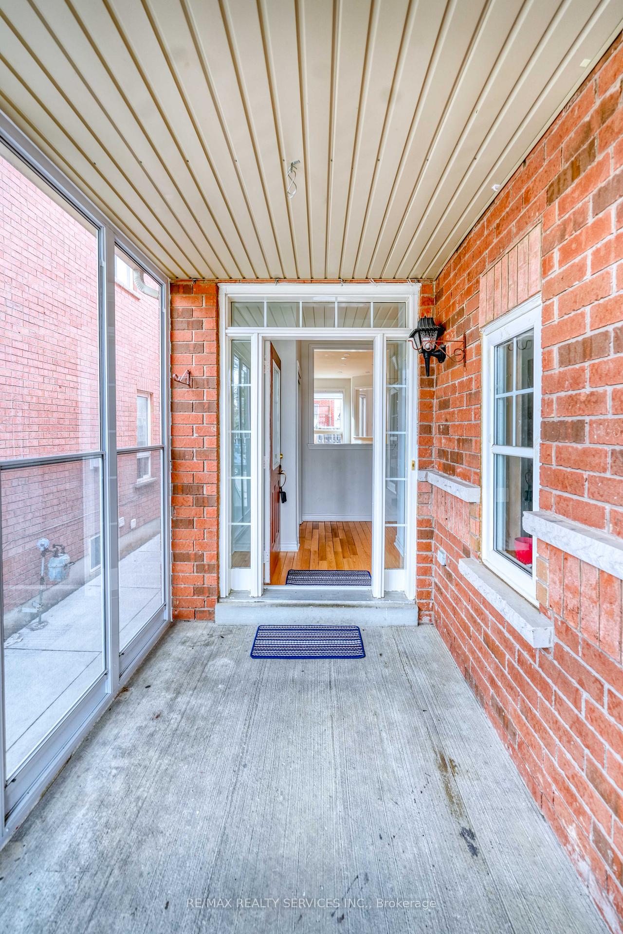Photo 10 of 110 Nathaniel Crescent, Brampton, Brampton West — HOMEH