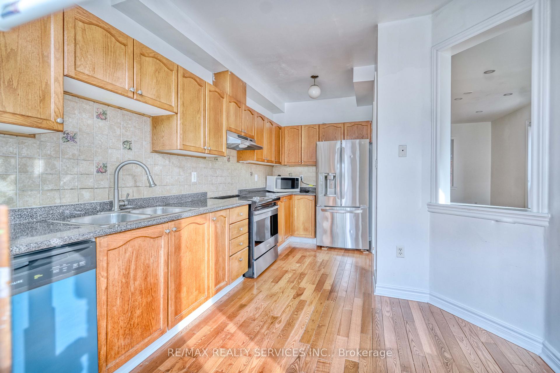 Photo 23 of 110 Nathaniel Crescent, Brampton, Brampton West — HOMEH