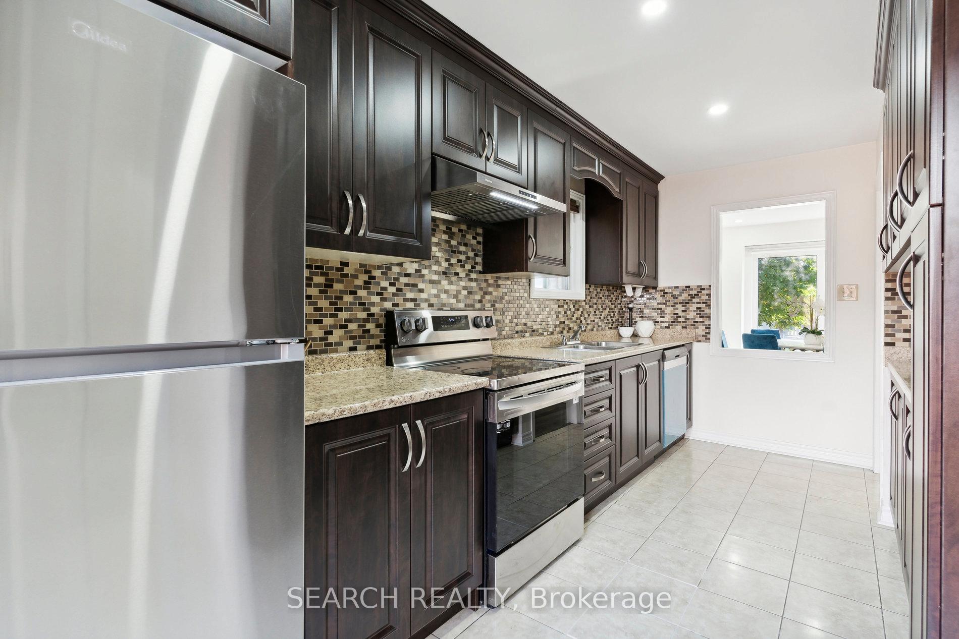 Photo 15 of 62 Stoneledge Circle, Brampton, Sandringham-Wellington — HOMEH
