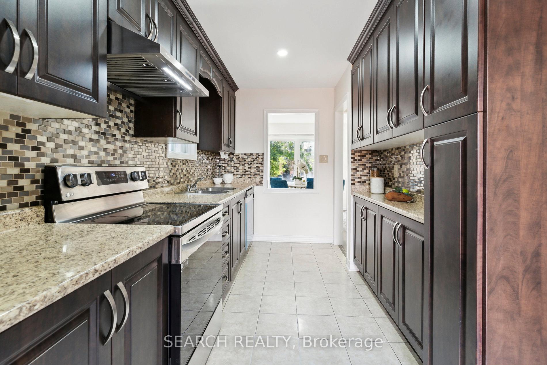 Photo 10 of 62 Stoneledge Circle, Brampton, Sandringham-Wellington — HOMEH