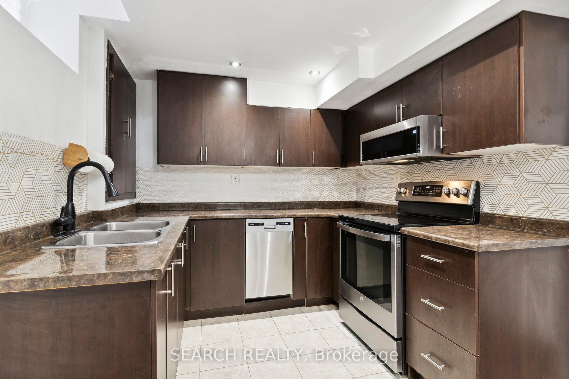 Photo 32 of 62 Stoneledge Circle, Brampton, Sandringham-Wellington — HOMEH