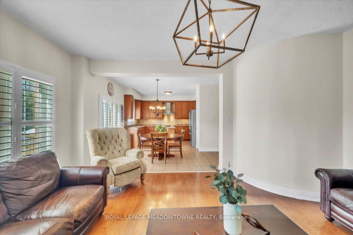 Photo 3 of 5 Freer Crescent, Ajax, Northwest Ajax — HOMEH
