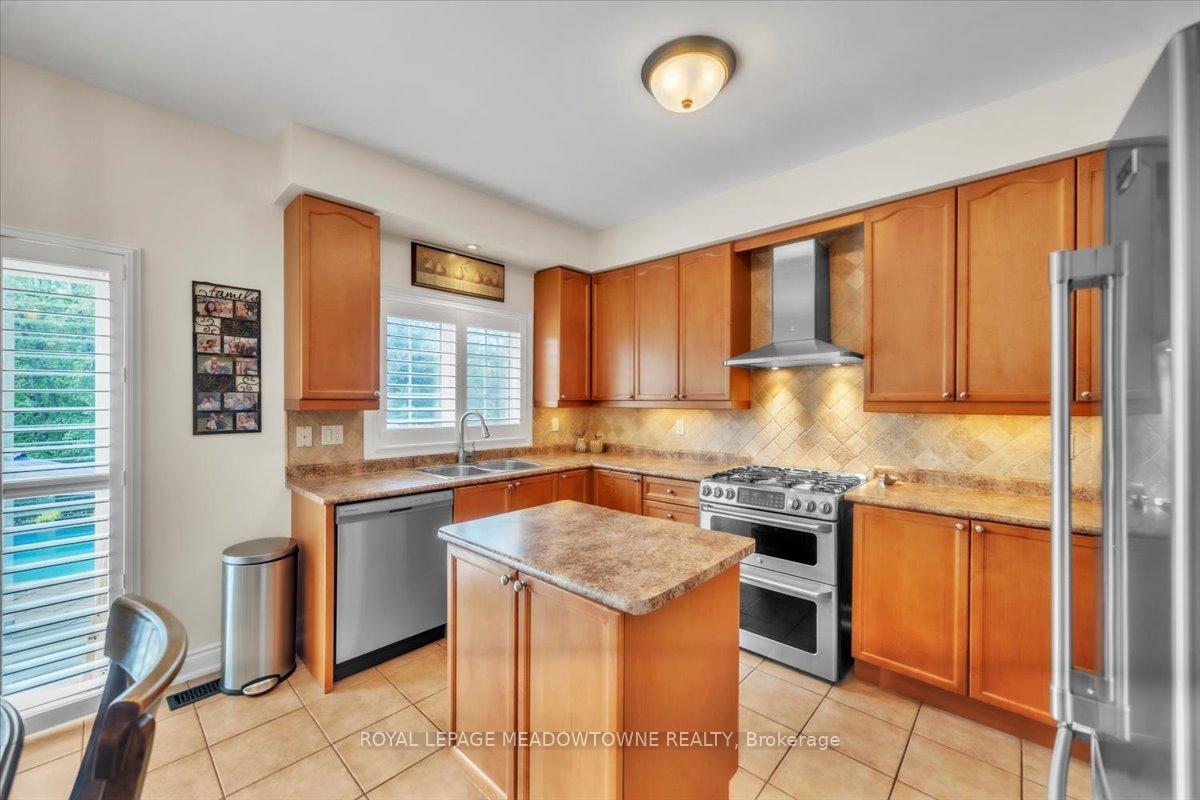 Photo 7 of 5 Freer Crescent, Ajax, Northwest Ajax — HOMEH