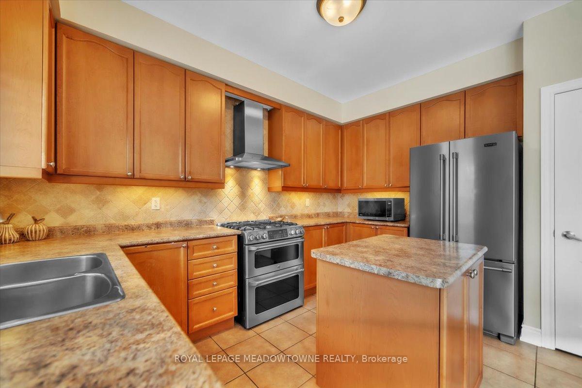 Photo 8 of 5 Freer Crescent, Ajax, Northwest Ajax — HOMEH