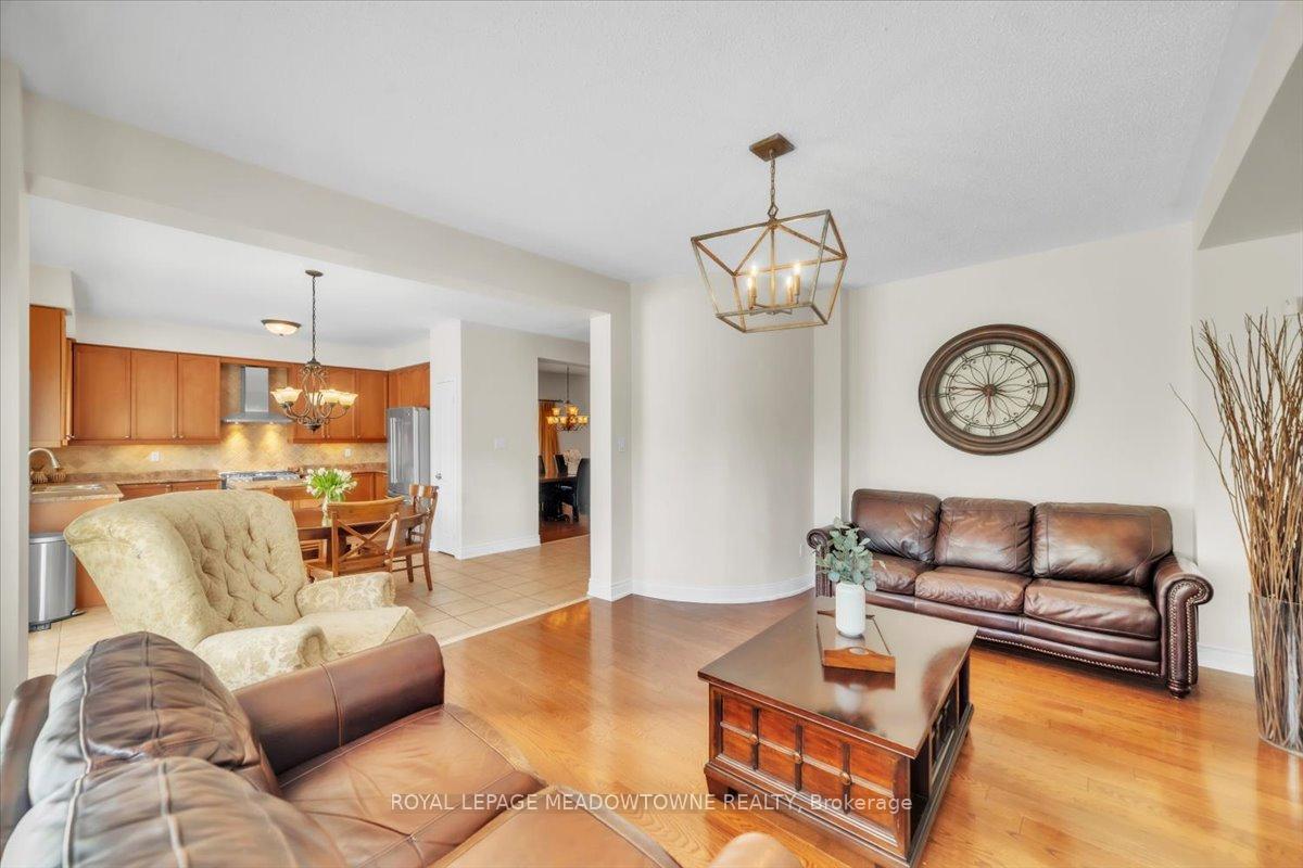 Photo 11 of 5 Freer Crescent, Ajax, Northwest Ajax — HOMEH
