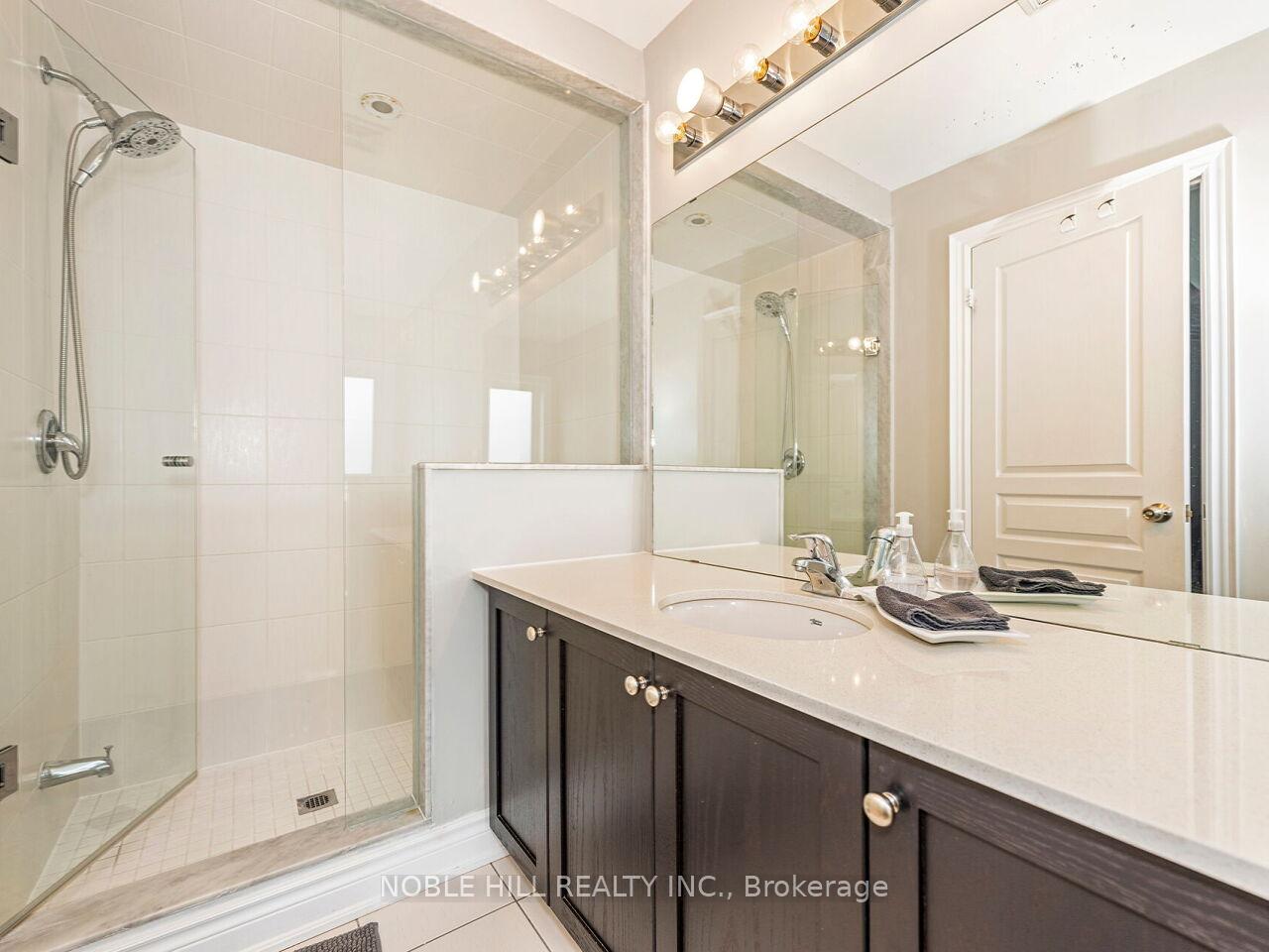 Photo 16 of 27 Cranbrook Crescent, Vaughan, Kleinburg — HOMEH