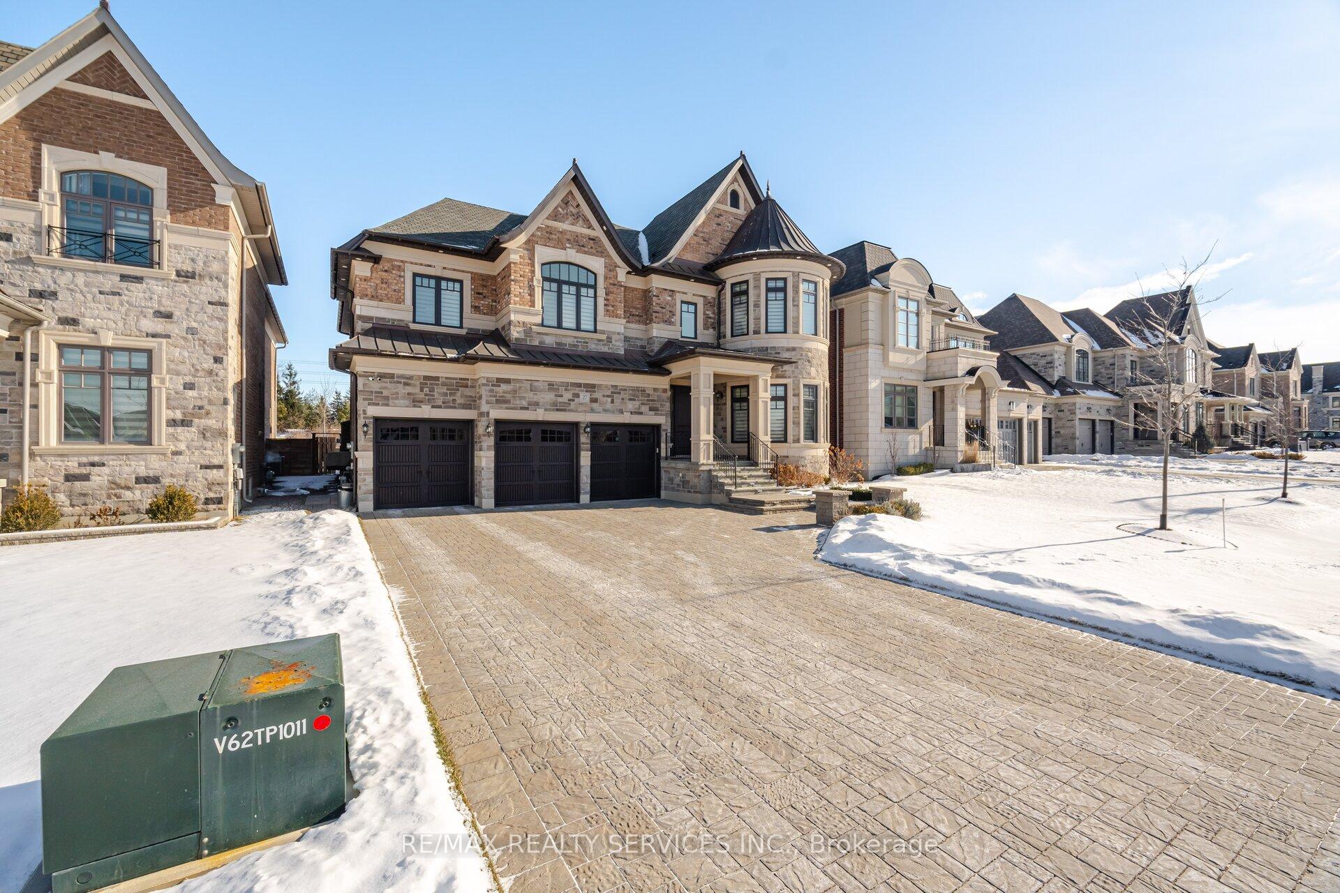 Photo 2 of 27 Endless Circle, Vaughan, Kleinburg — HOMEH
