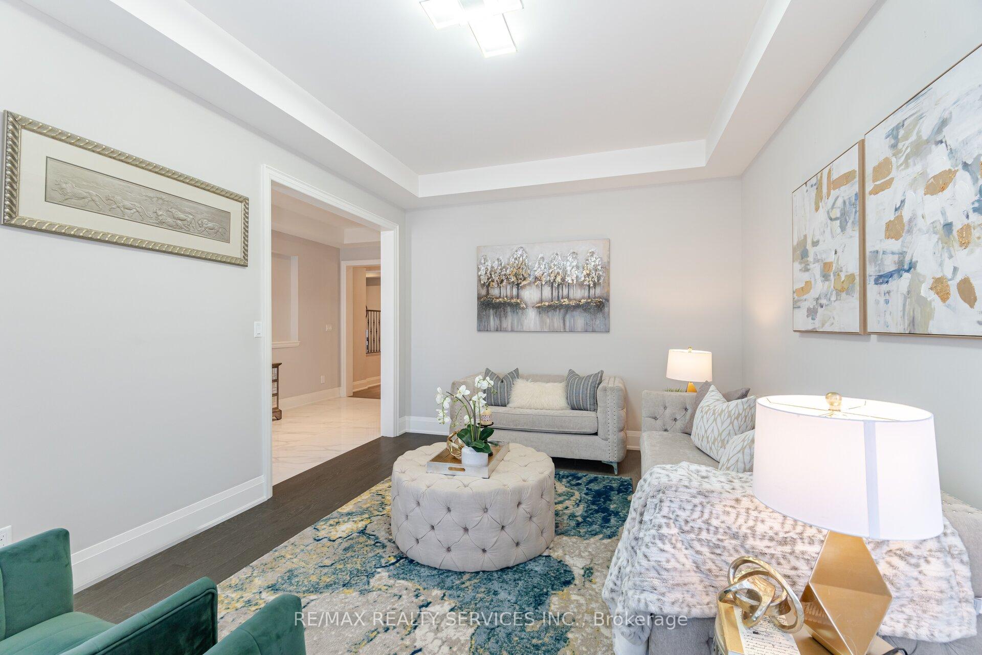 Photo 4 of 27 Endless Circle, Vaughan, Kleinburg — HOMEH