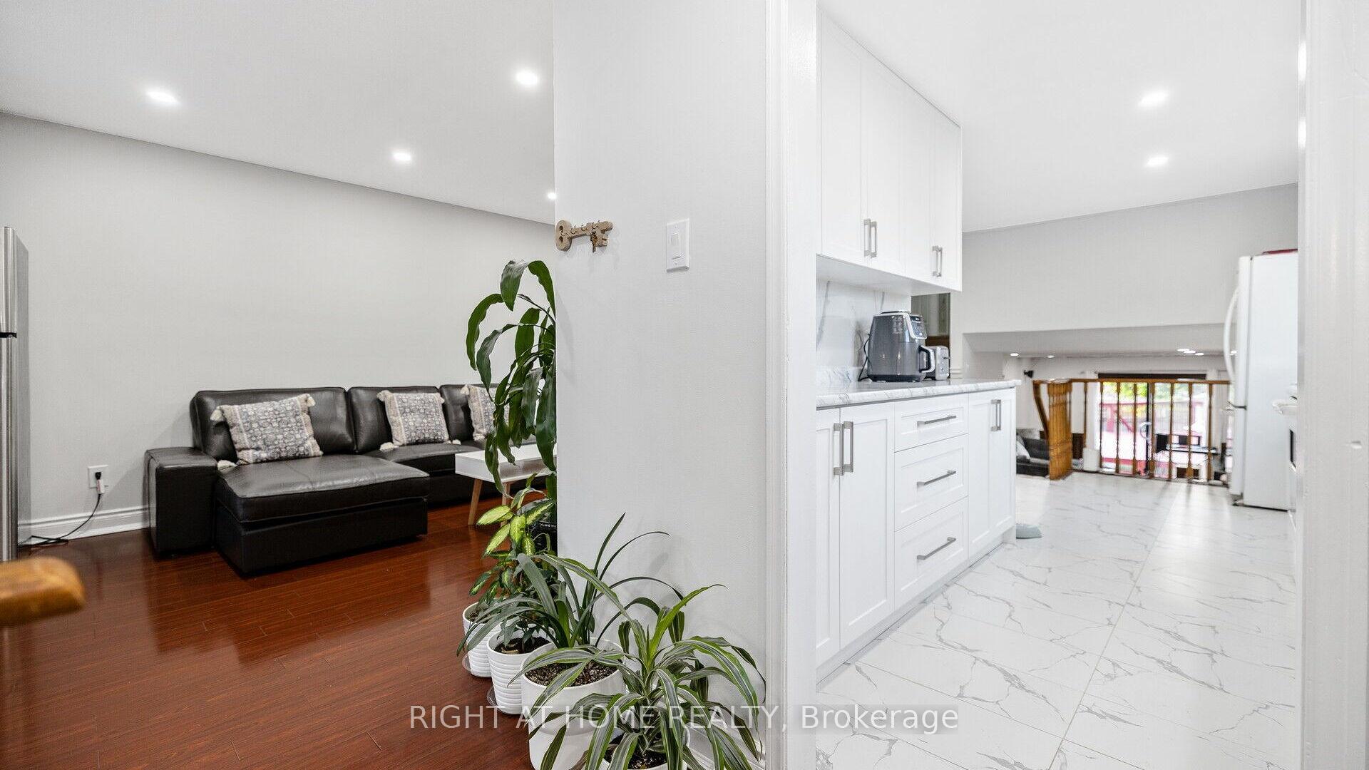 Photo 16 of 16 Holgate Court, Brampton, Heart Lake West — HOMEH