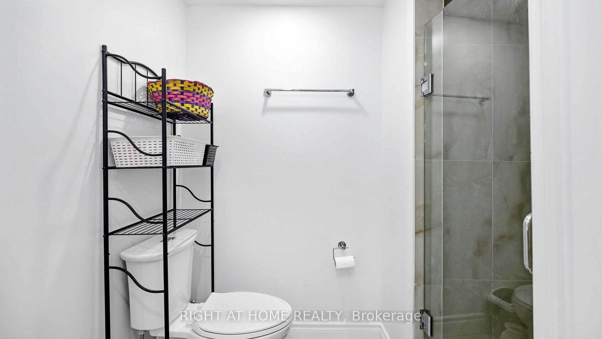 Photo 9 of 16 Holgate Court, Brampton, Heart Lake West — HOMEH