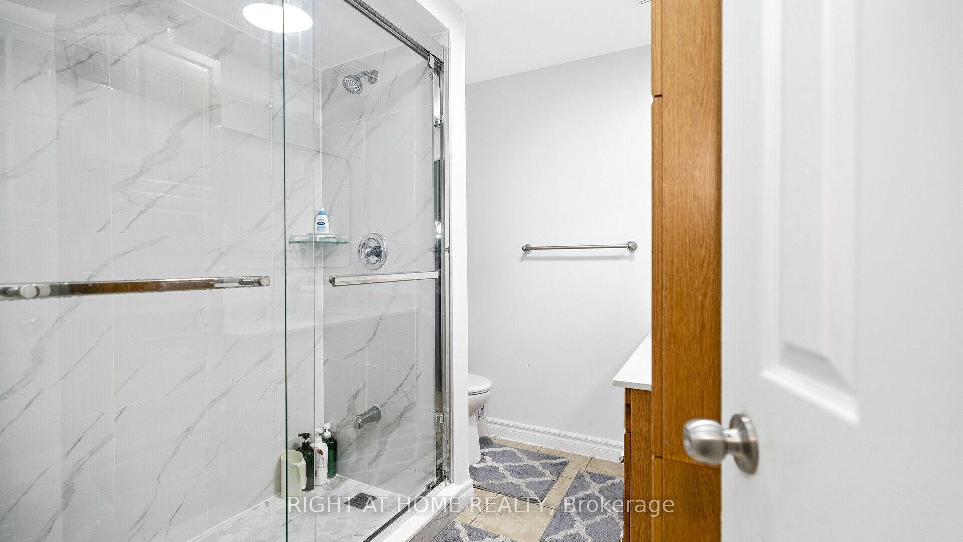 Photo 14 of 16 Holgate Court, Brampton, Heart Lake West — HOMEH