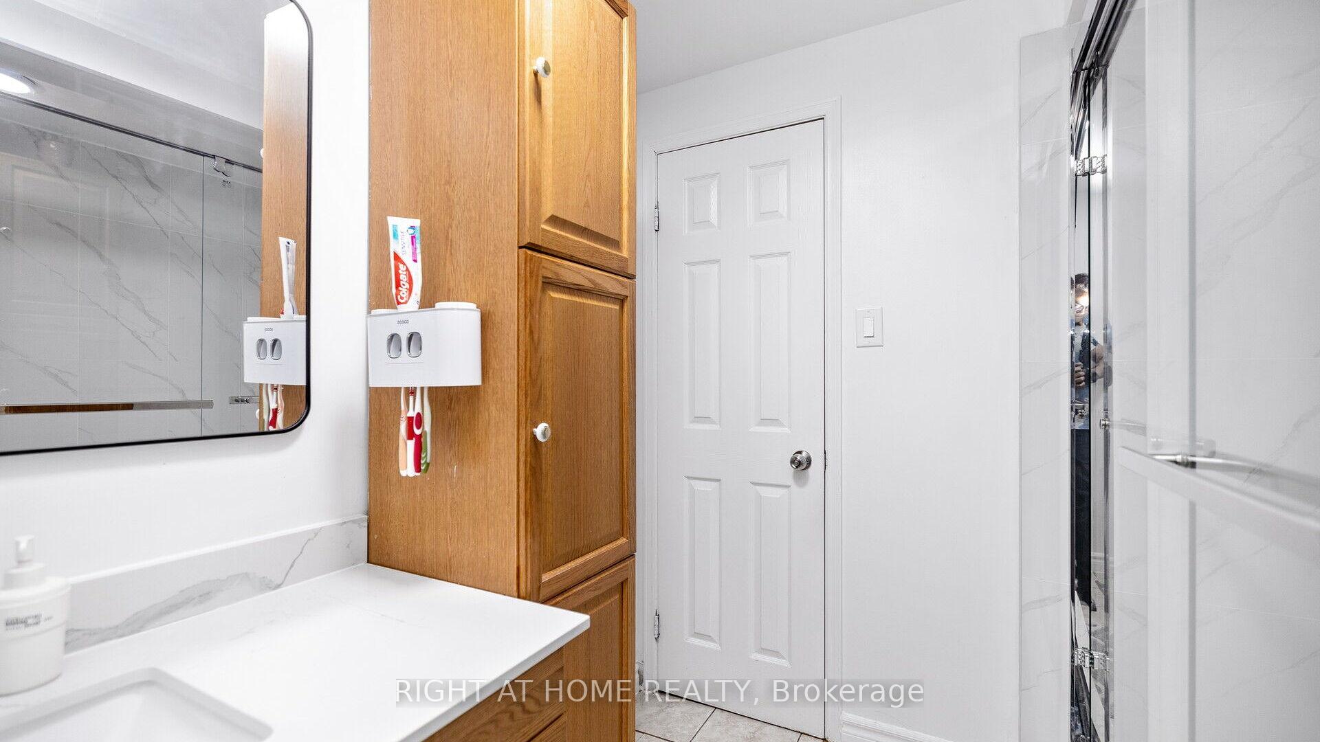 Photo 7 of 16 Holgate Court, Brampton, Heart Lake West — HOMEH