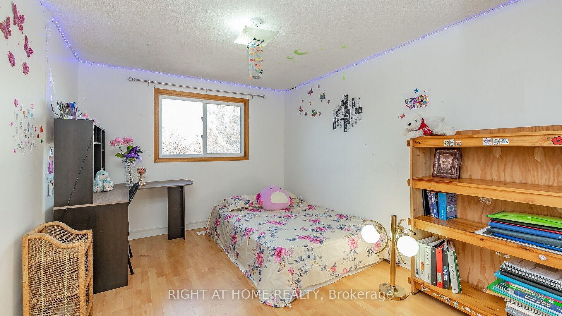 Photo 10 of 16 Holgate Court, Brampton, Heart Lake West — HOMEH